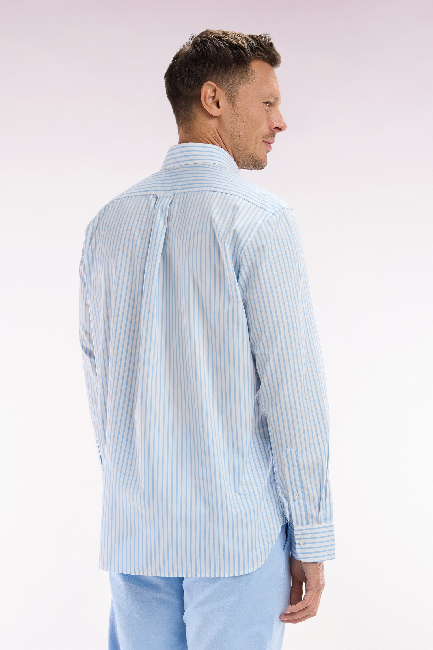 Chemise en coton rayée bleu ciel coupe droite