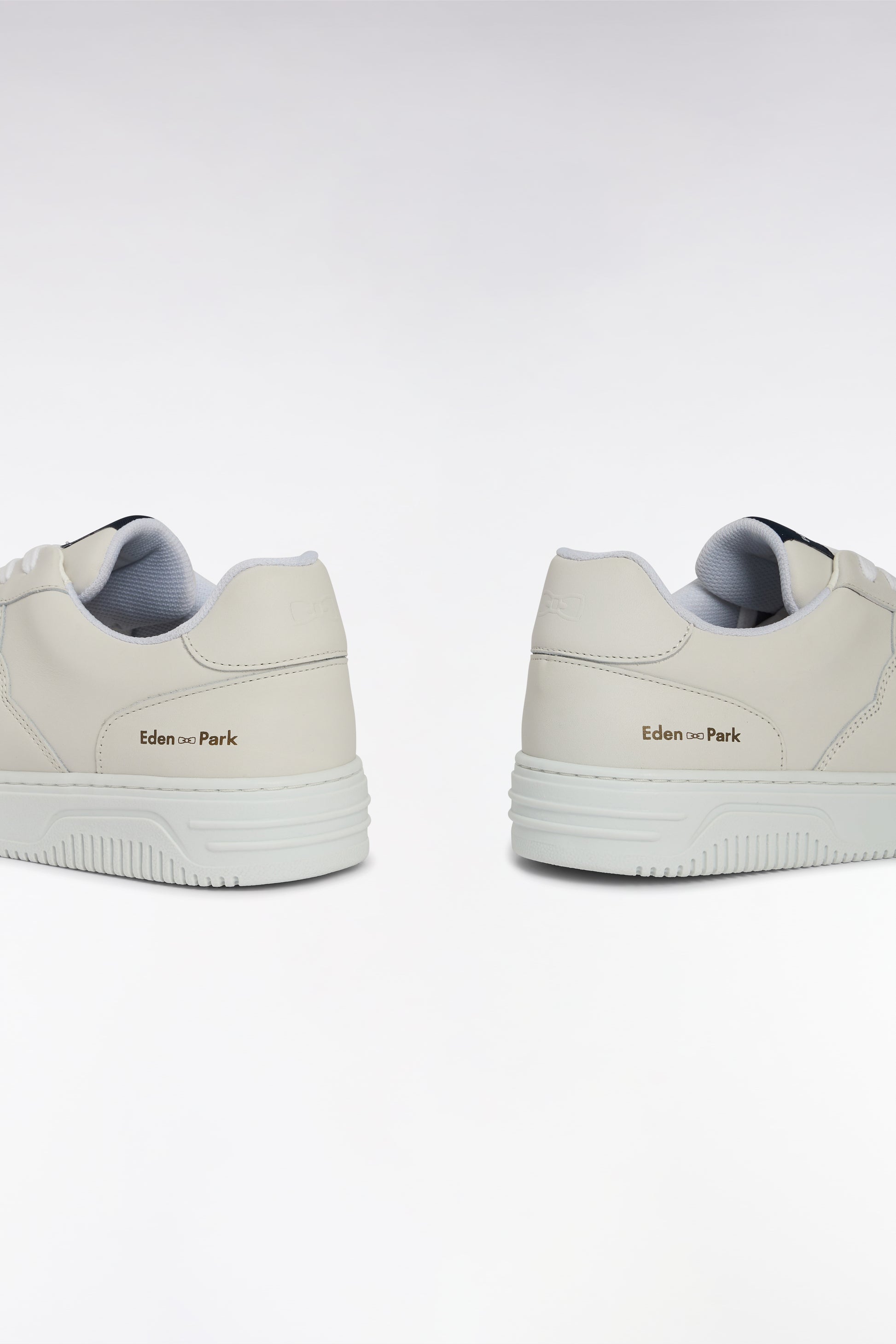 Sneakers en cuir perforé blanches