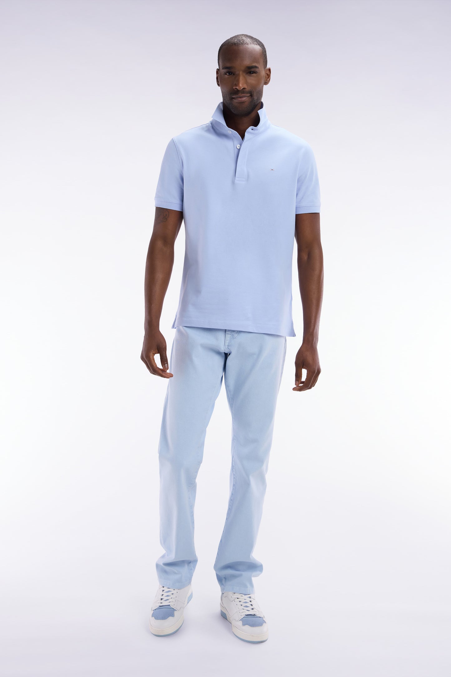 Polo à manches courtes en piqué coton stretch bleu clair coupe ajustée