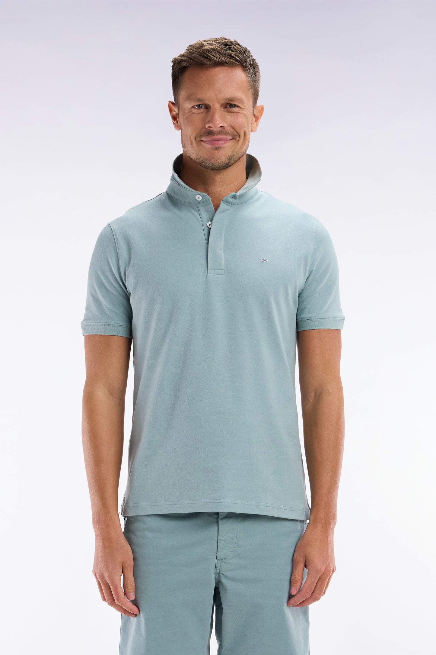 Polo à manches courtes en coton stretch gris moyen coupe ajustée