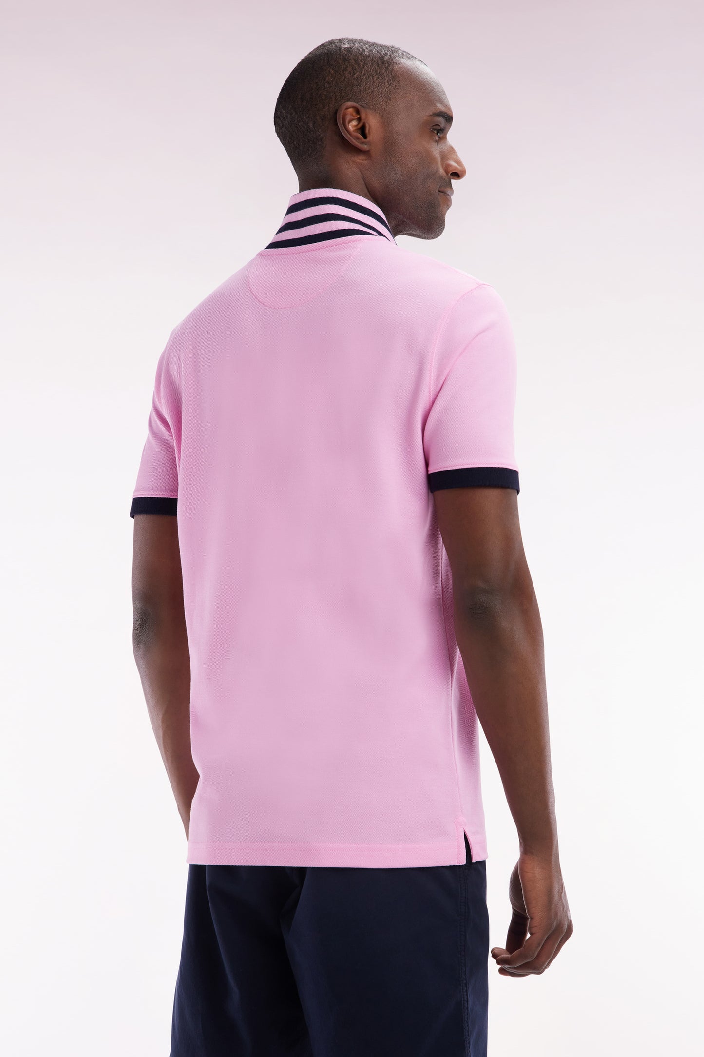 Polo à manches courtes en piqué de coton Pima rose dessous de col cerclé coupe droite