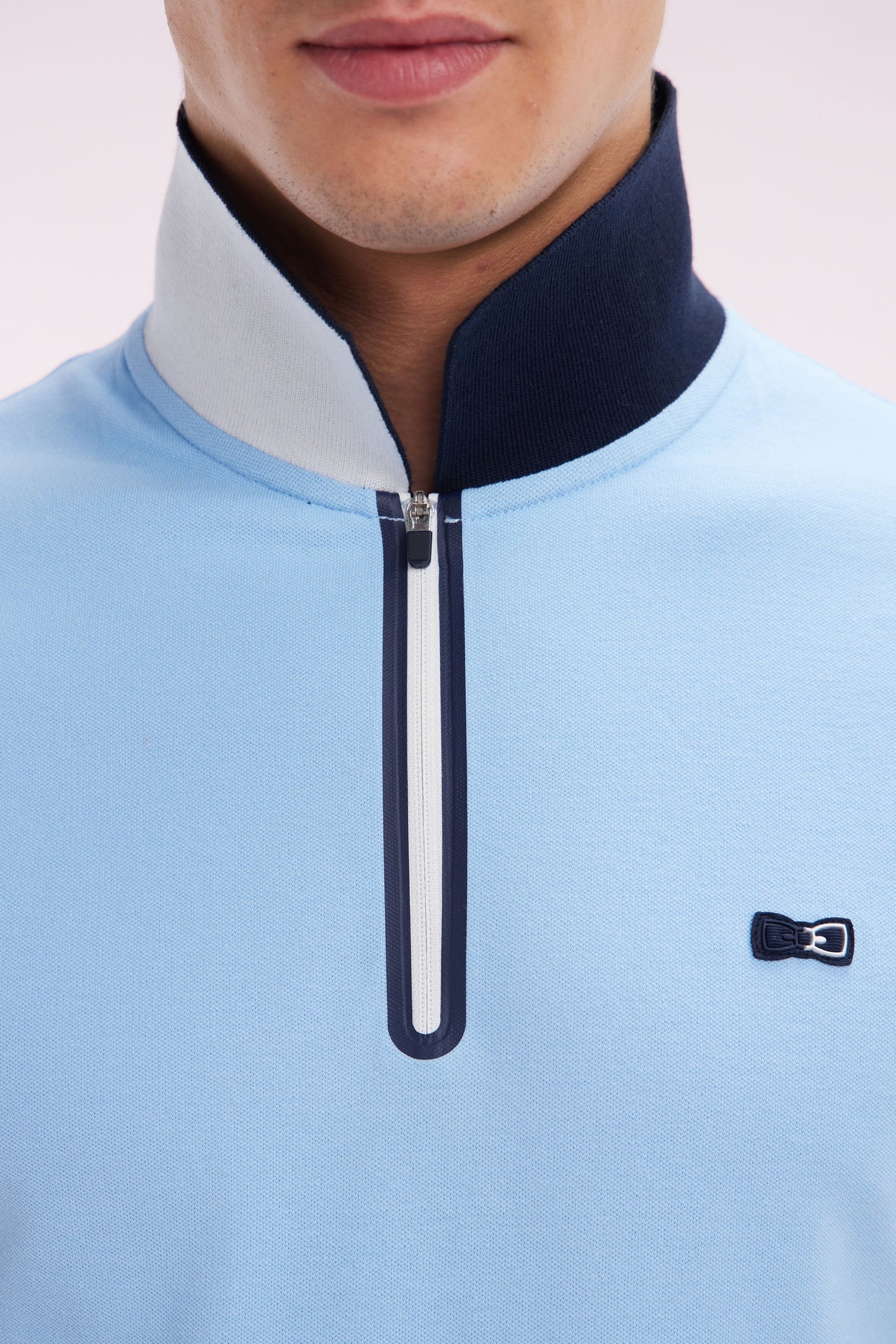 Slim-fit short-sleeved zip-up polo shirt in sky blue stretch cotton