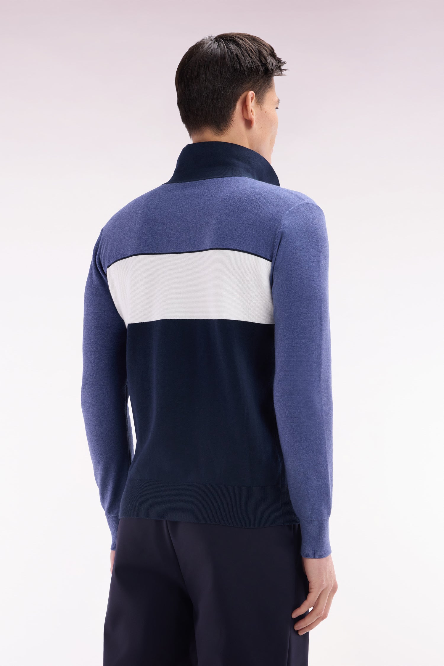 Pull à col maillot en coton bleu coupe droite