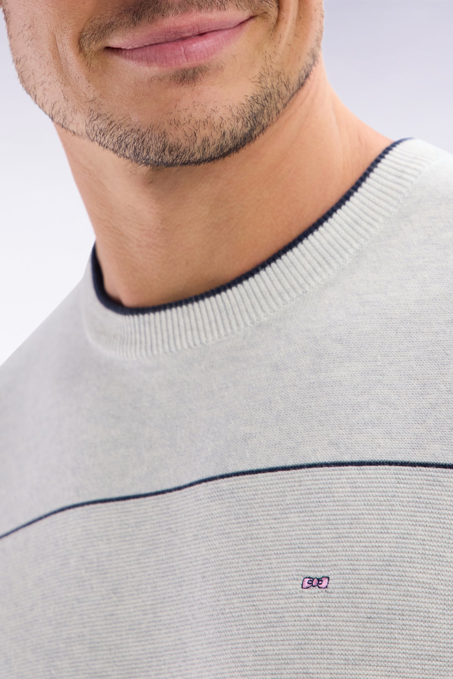 Pull col rond cerclé en coton gris