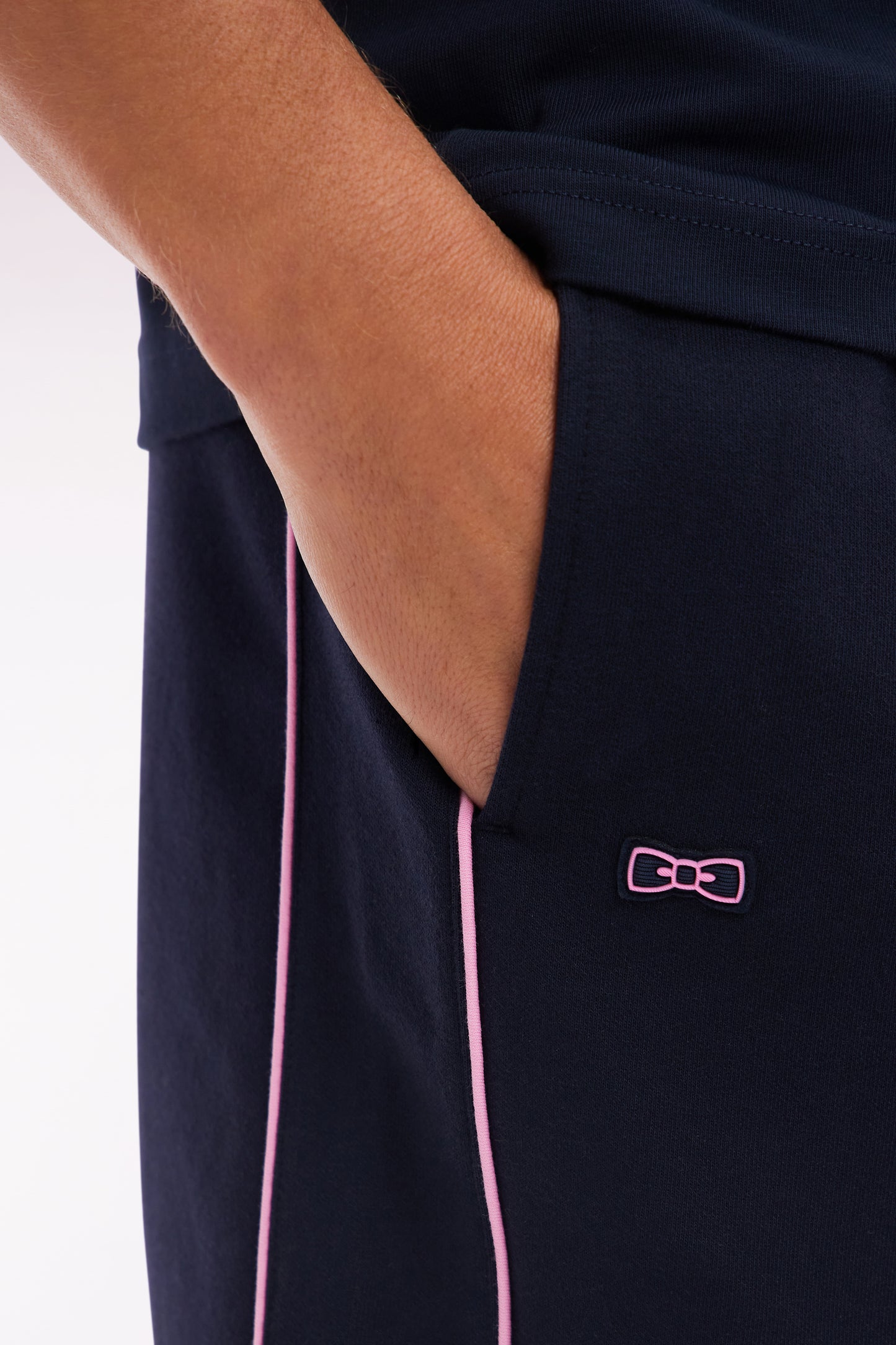 Straight-cut navy jogger shorts in cotton interlock