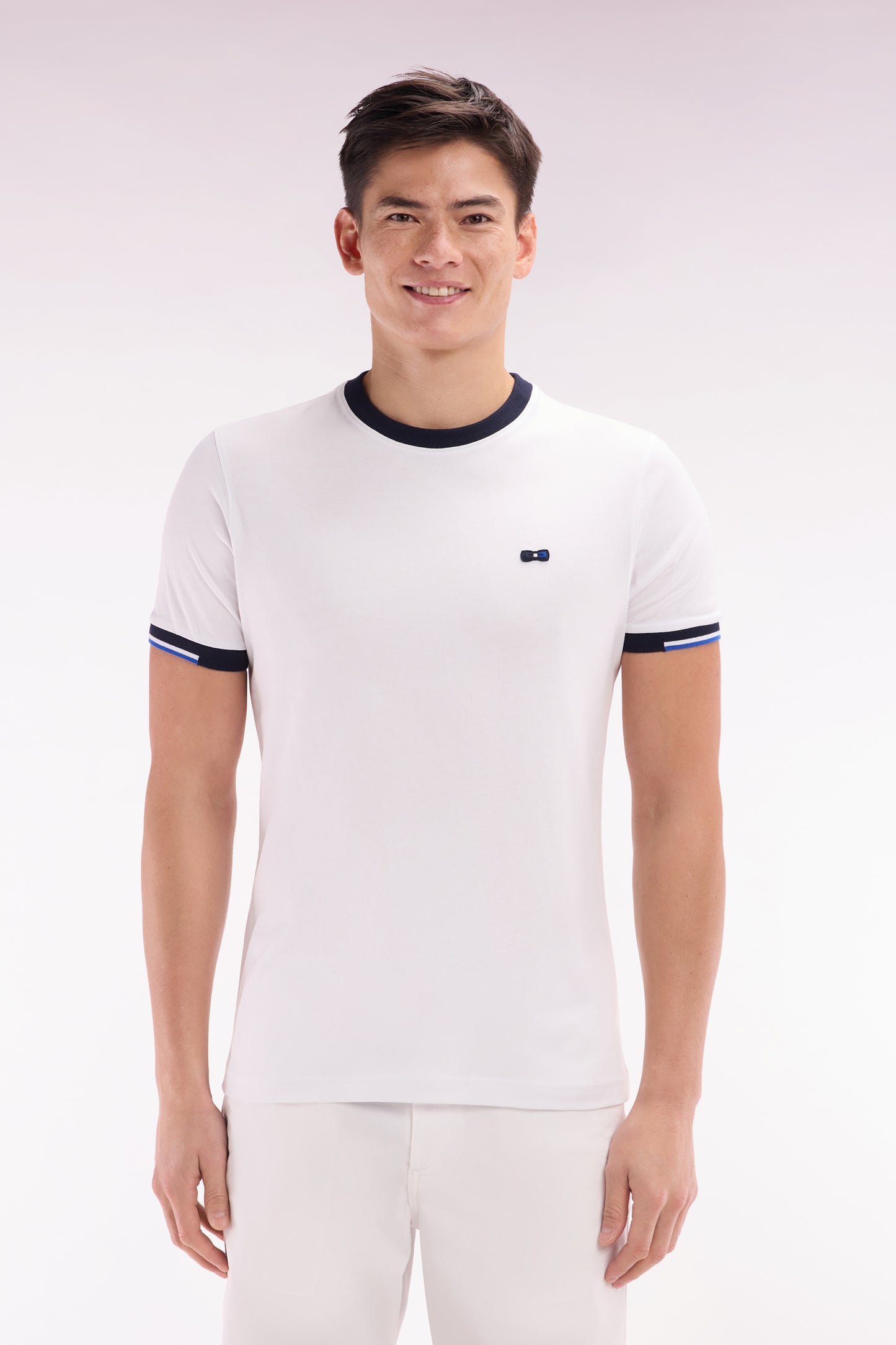 T-shirt en coton blanc broderie dos coupe droite