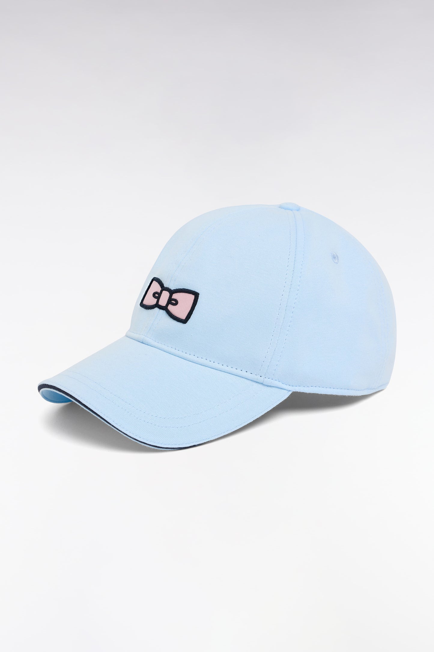 Casquette en coton ciel broderie nœud papillon rose