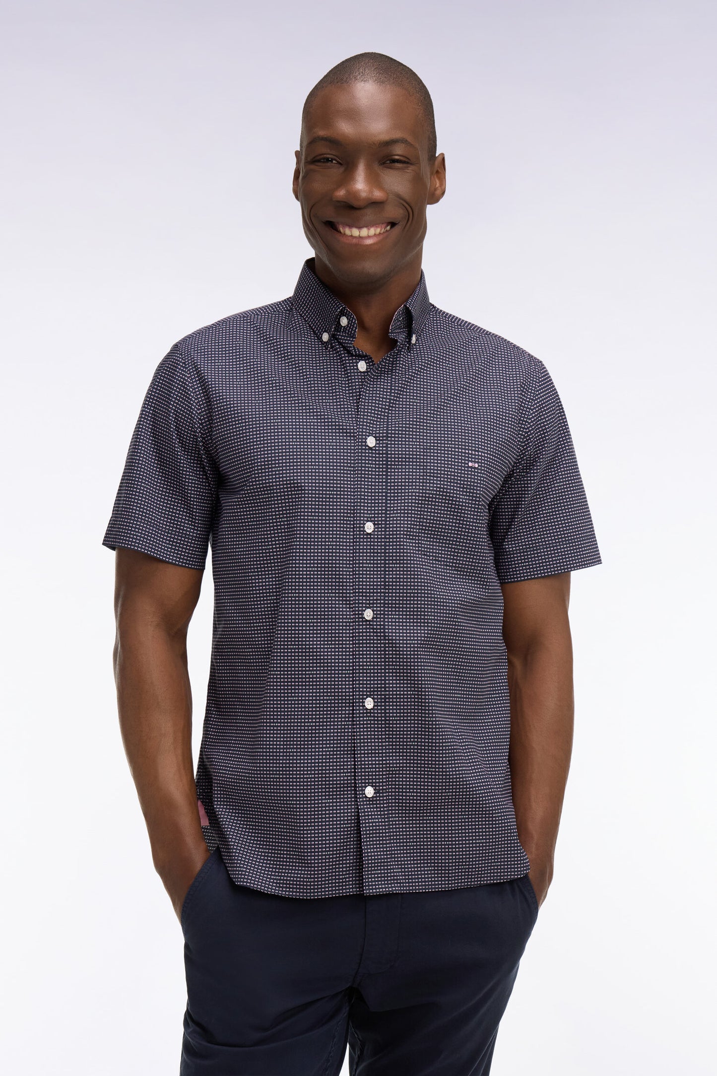 Chemise à manches courtes en coton marine à micromotifs roses
