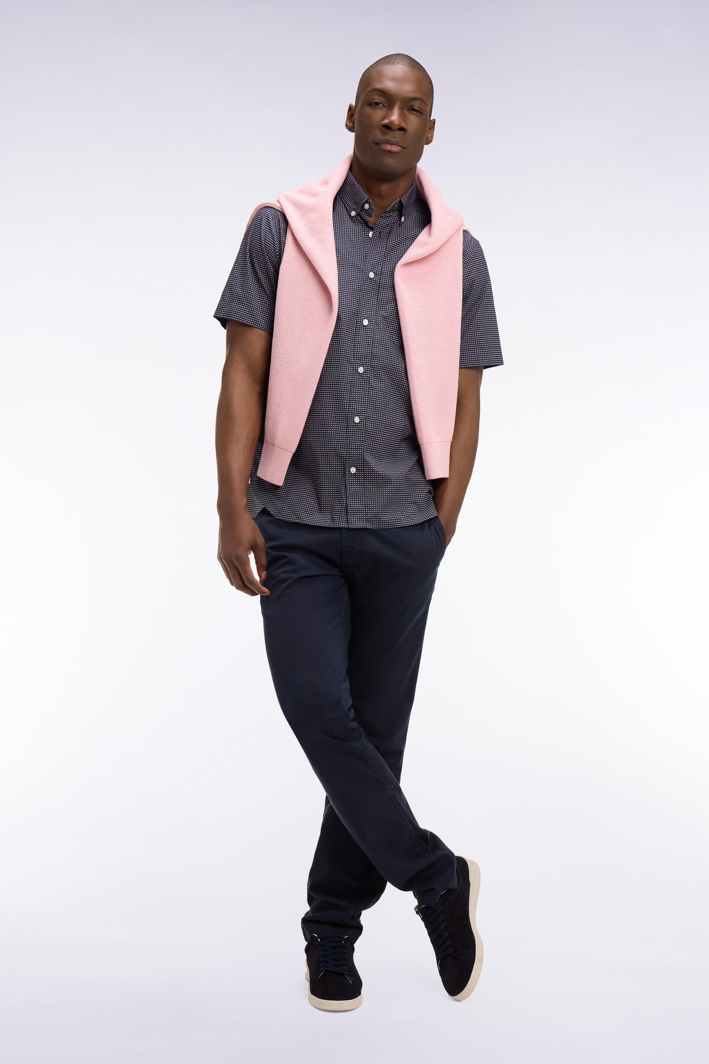 Chemise à manches courtes en coton marine à micromotifs roses