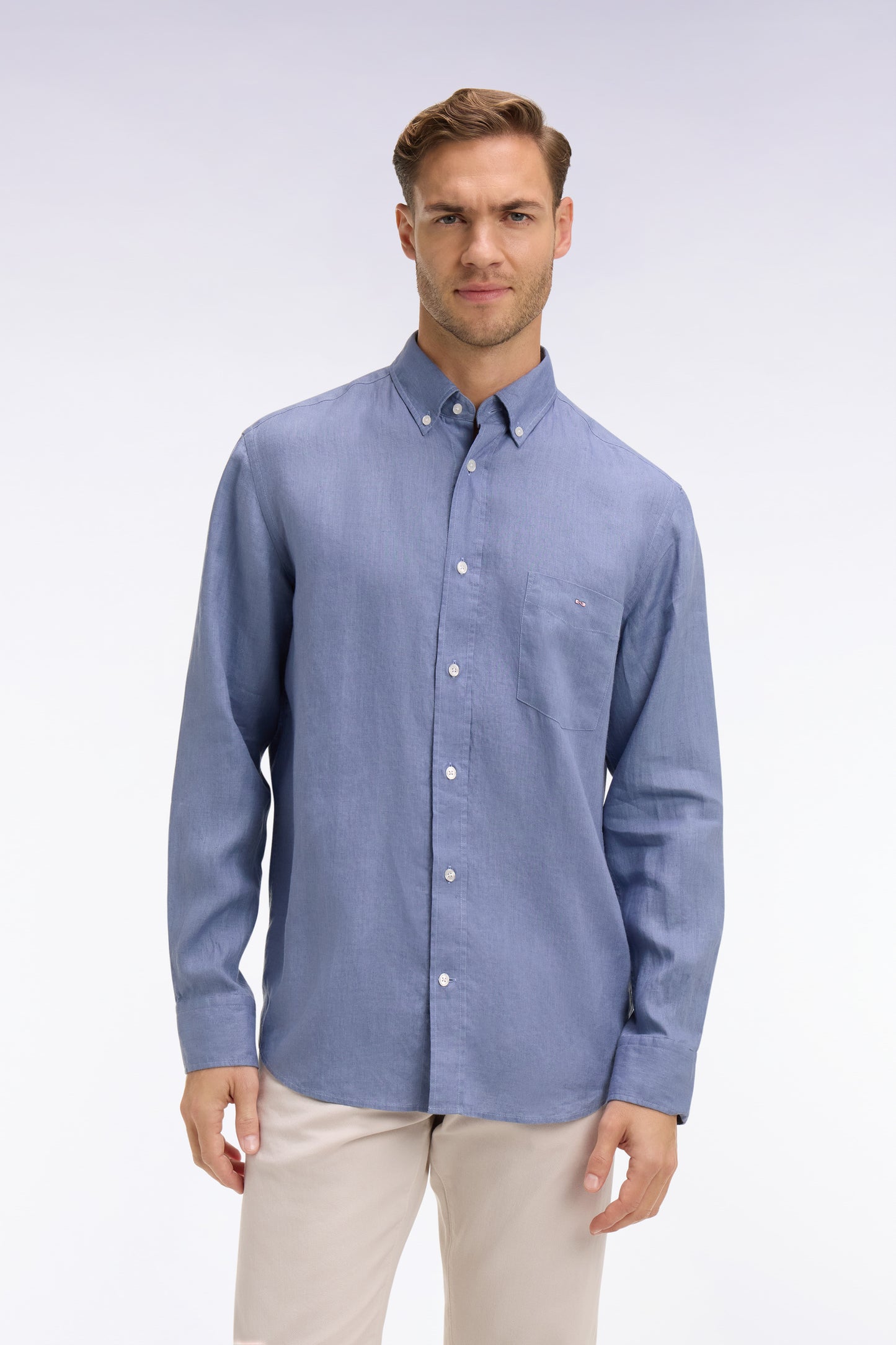 Chemise en lin bleu coupe droite