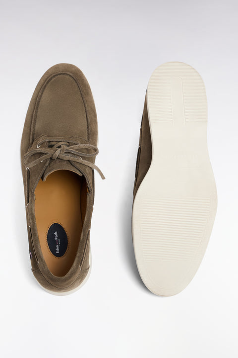 Chaussures bateau en cuir suédé gris - Image 2