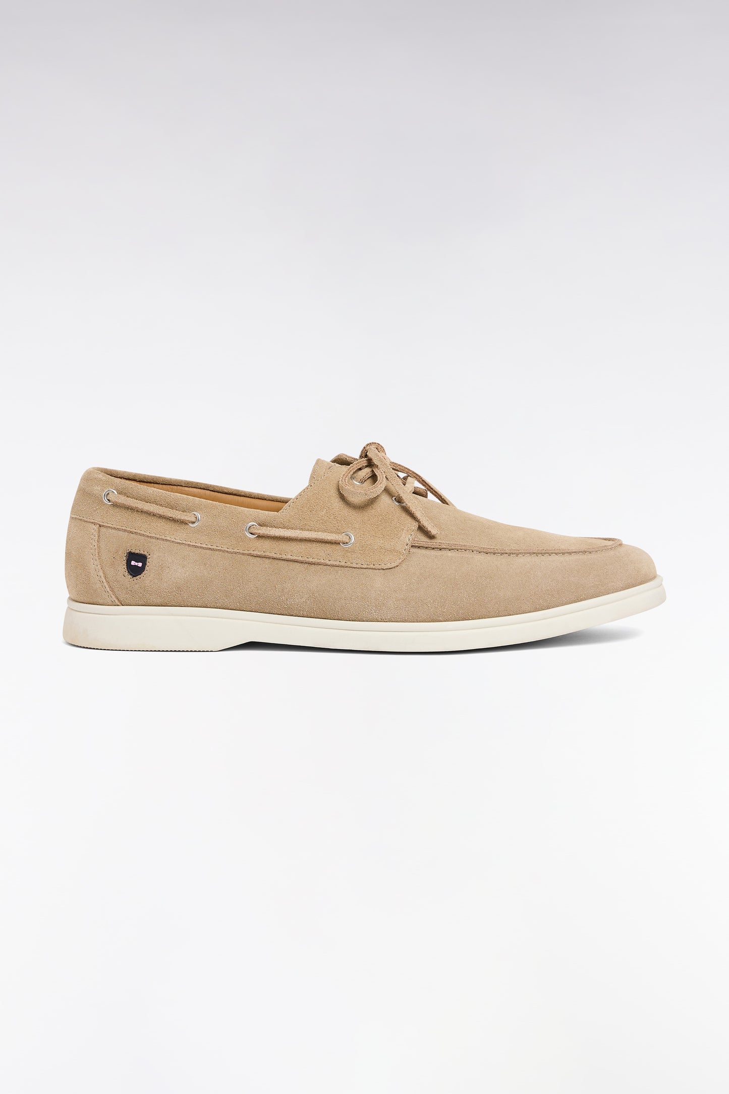 Chaussures bateau en cuir suédé beige