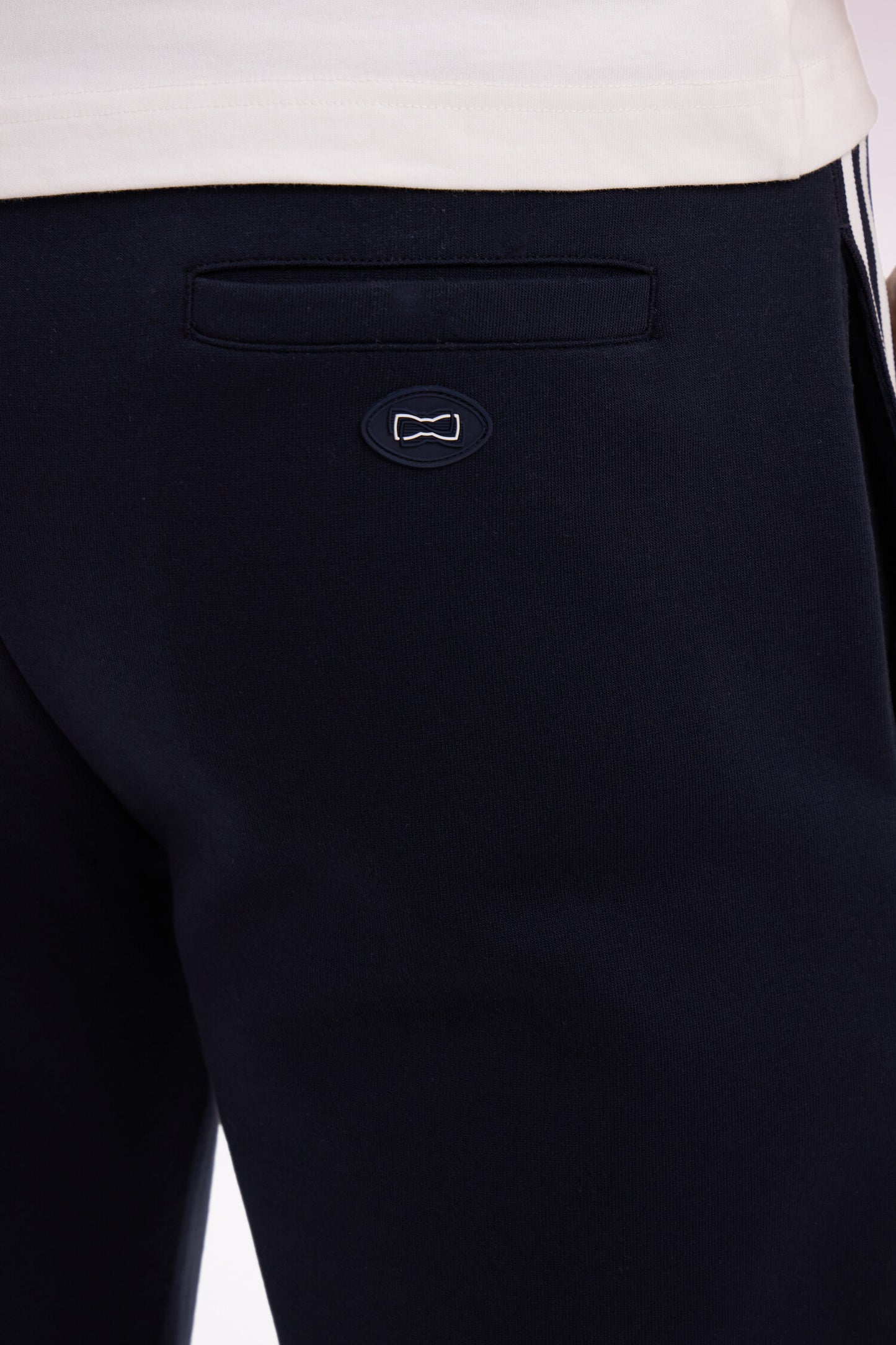 Jogging en coton mélangé marine à découpes contrastées coupe regular