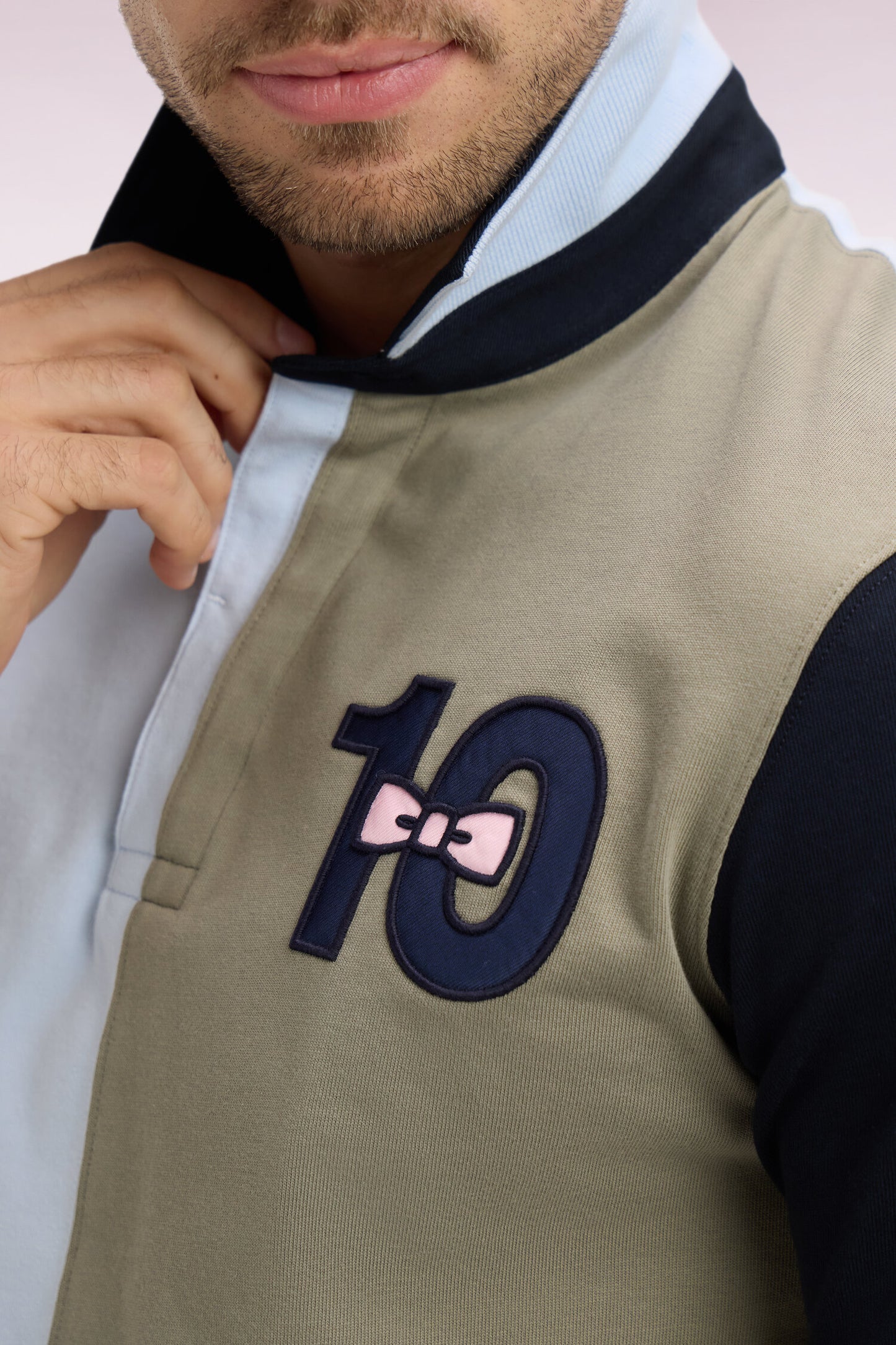 Maillot à manches courtes en coton bicolore kaki et bleu ciel broderie 10 coupe Regular