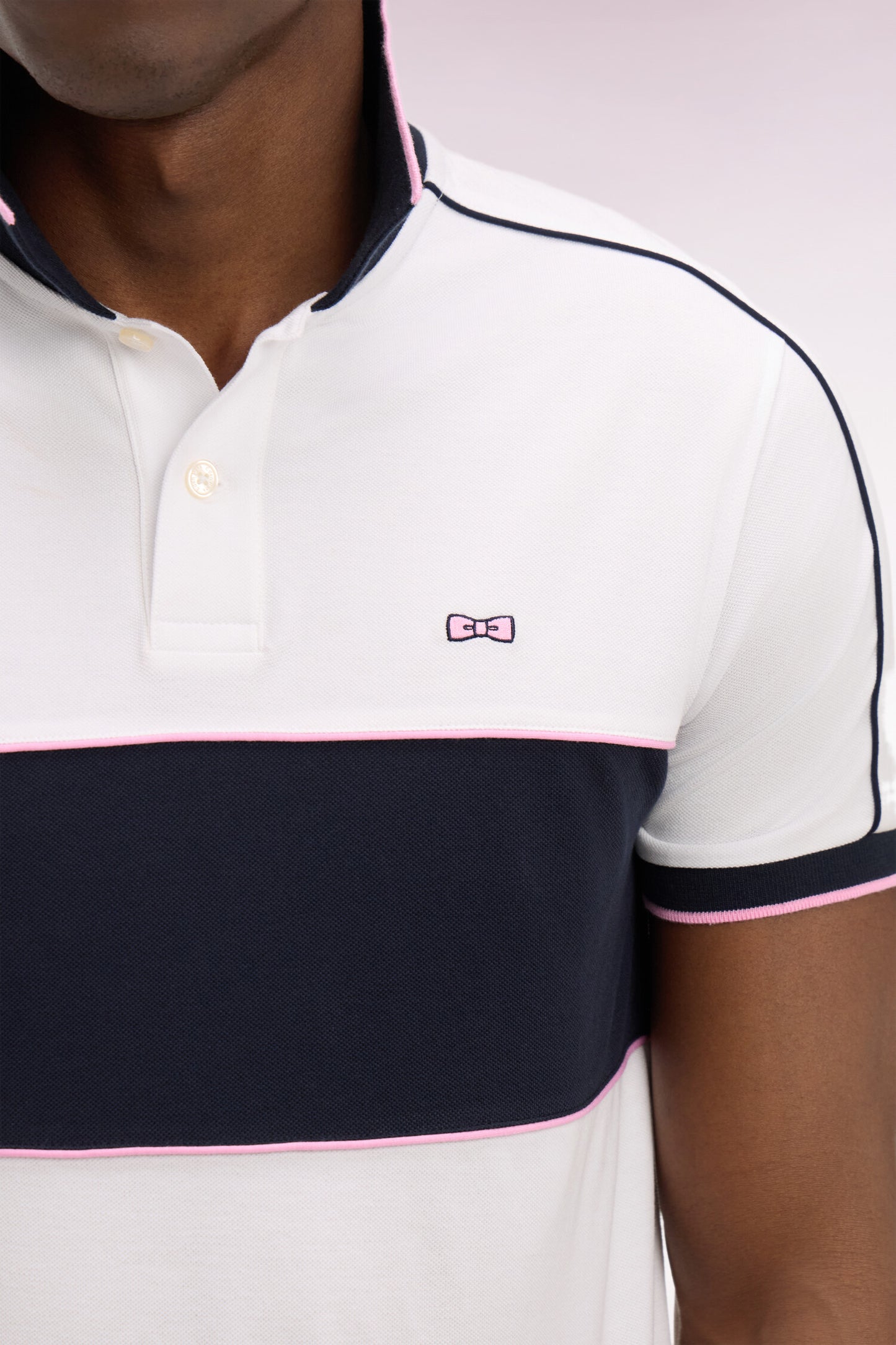 Polo à manches courtes en coton blanc découpes marine coupe regular