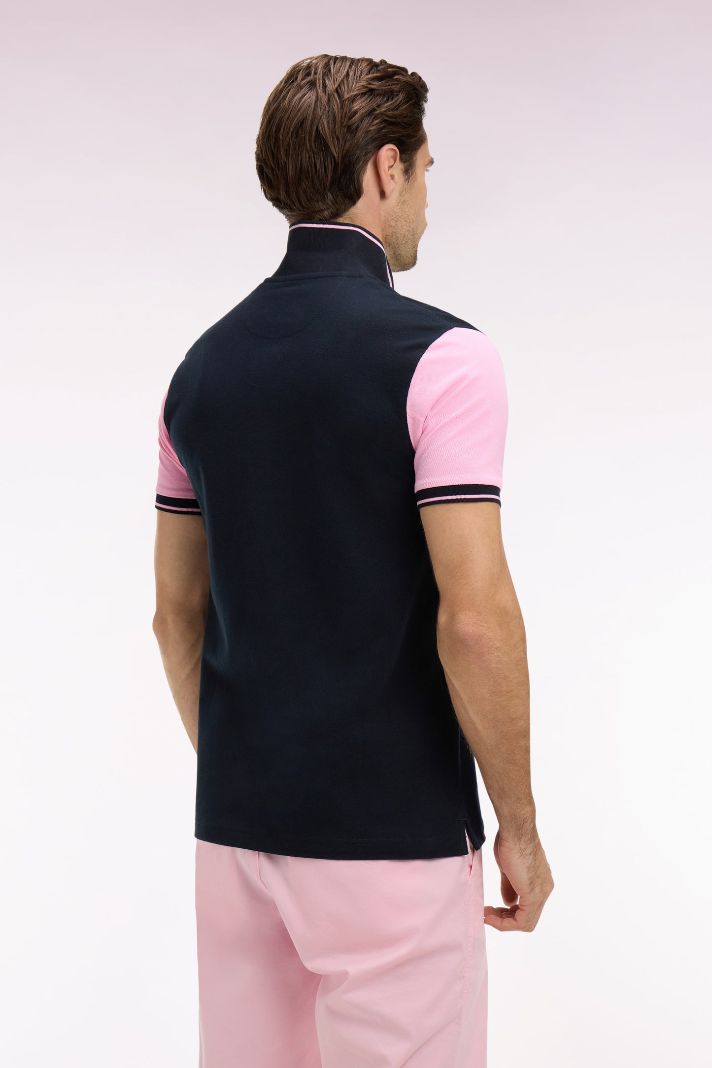 Polo à manches courtes en coton marine à broderie patchée coupe regular