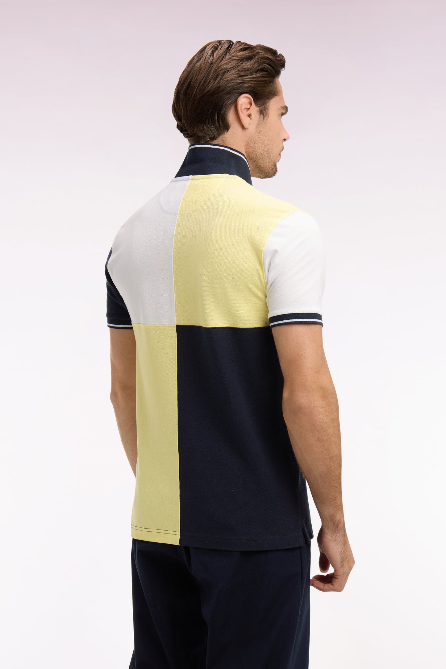 Polo à manches courtes en coton jaune clair à cadrans coupe regular