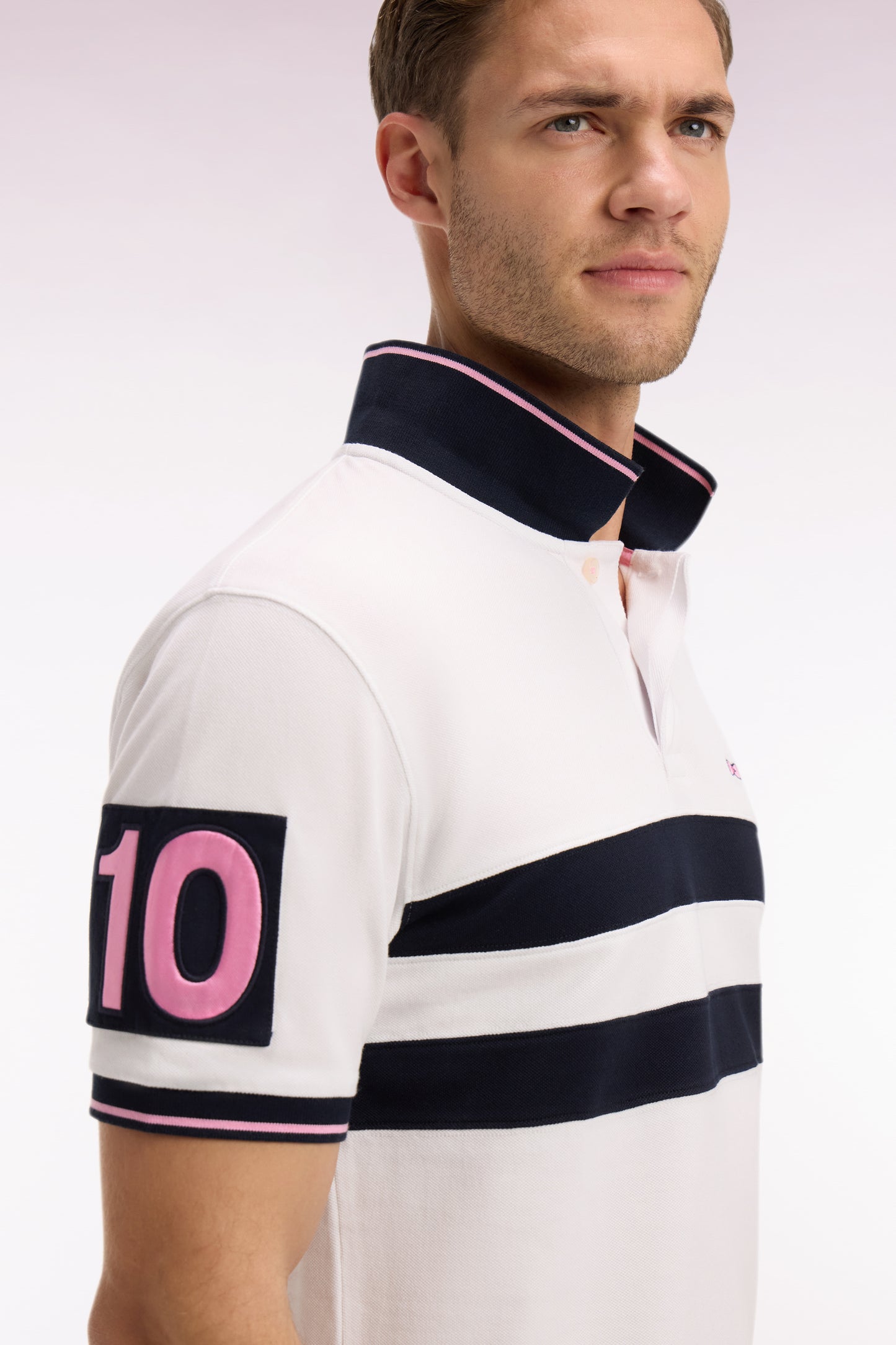 Polo à manches courtes en piqué coton blanc à rayures coupé cousu