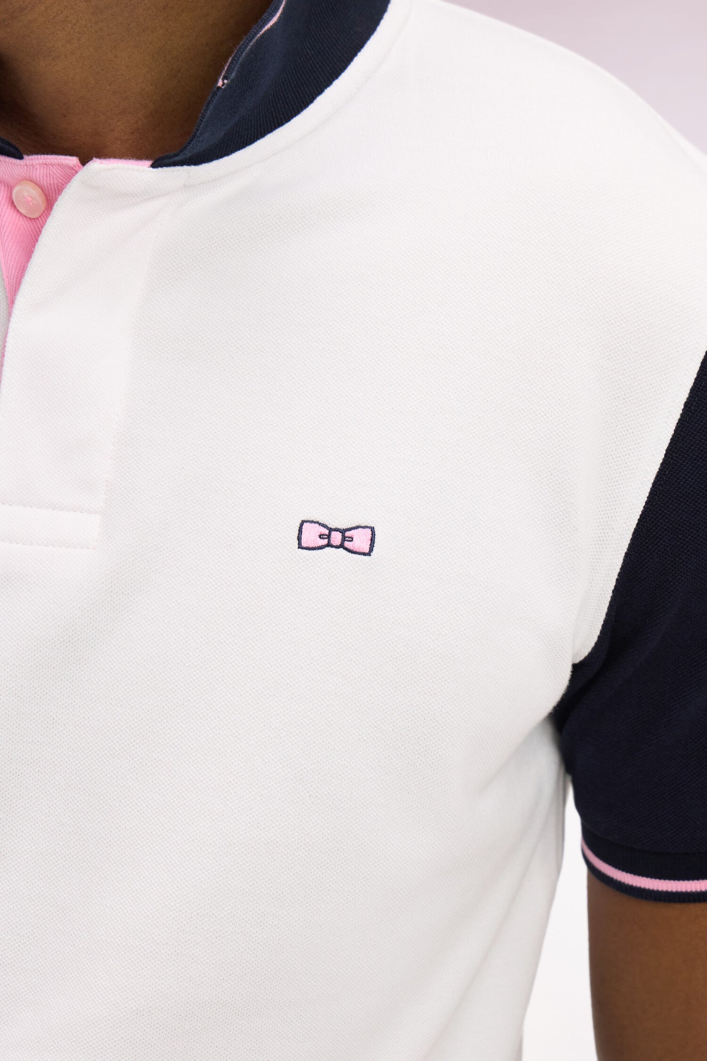 Short-sleeved white cotton pique polo shirt with back embroidery
