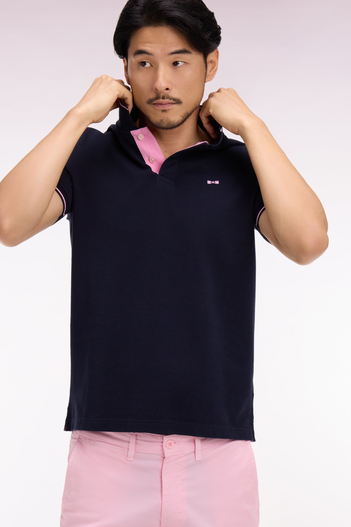 Polo à manches courtes en piqué coton marine broderie dos