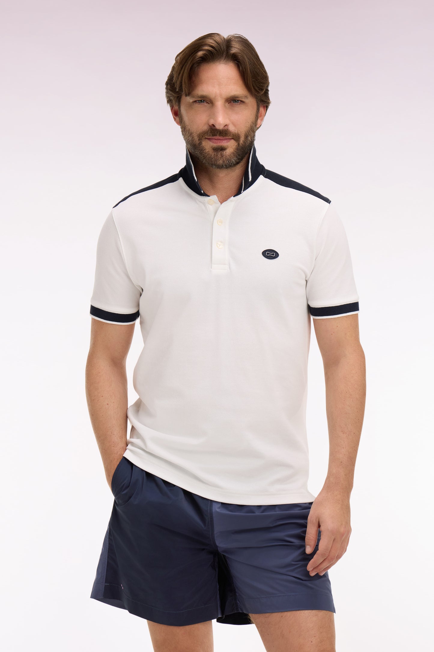 Polo à manches courtes en piqué coton blanc à découpes marine