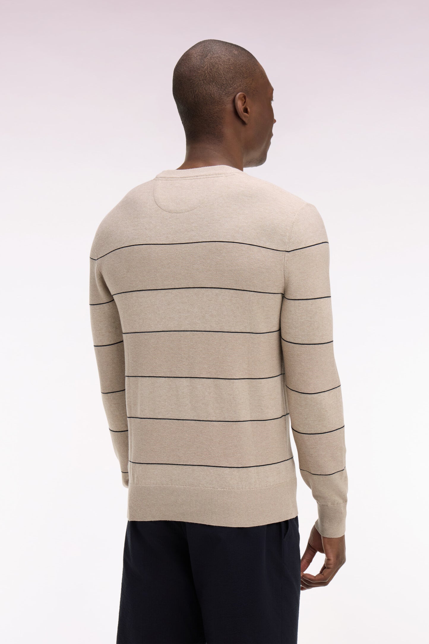 Pull col rond en coton beige rayé