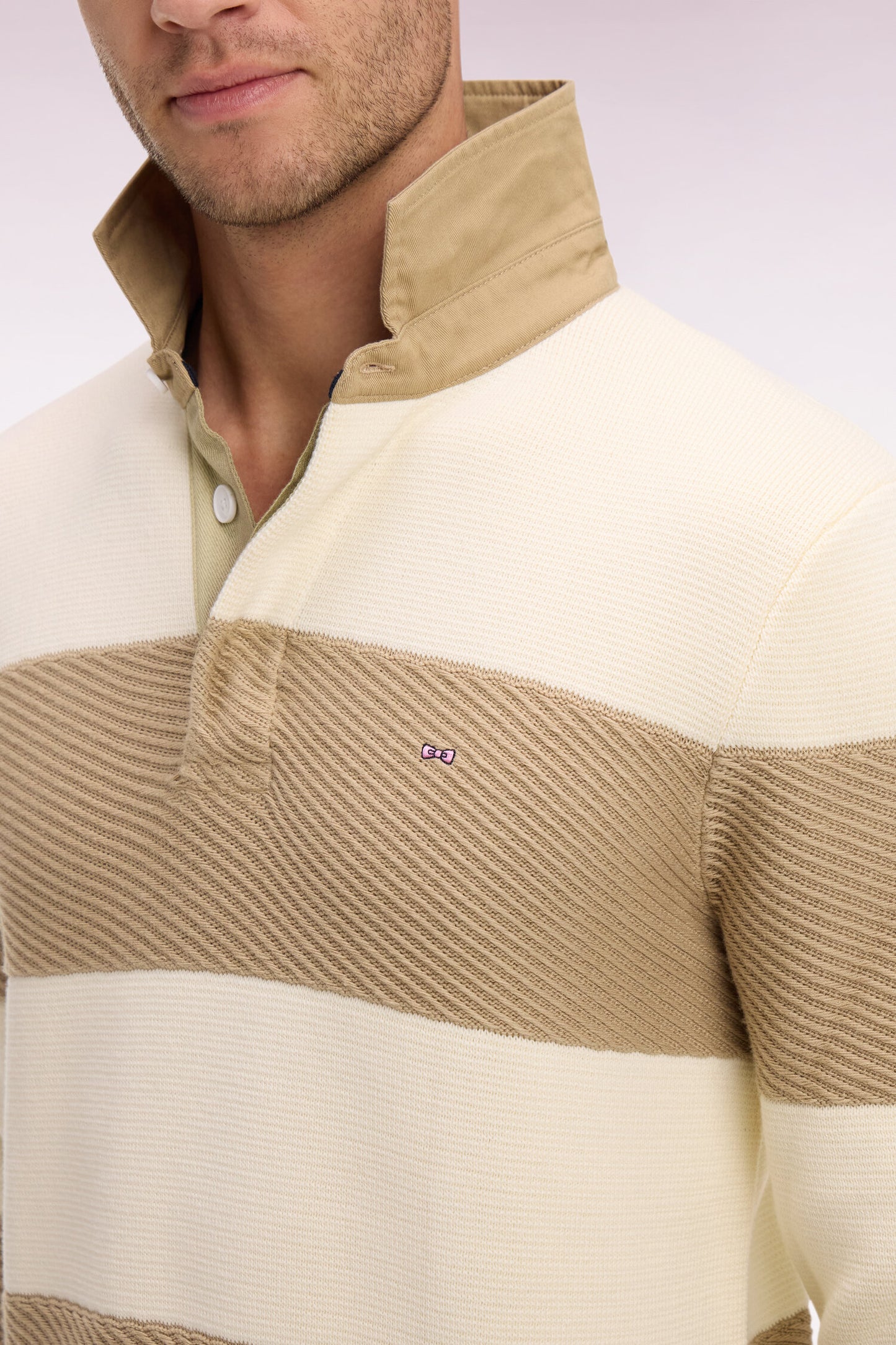 Pull col maillot rayé en coton écru et beige