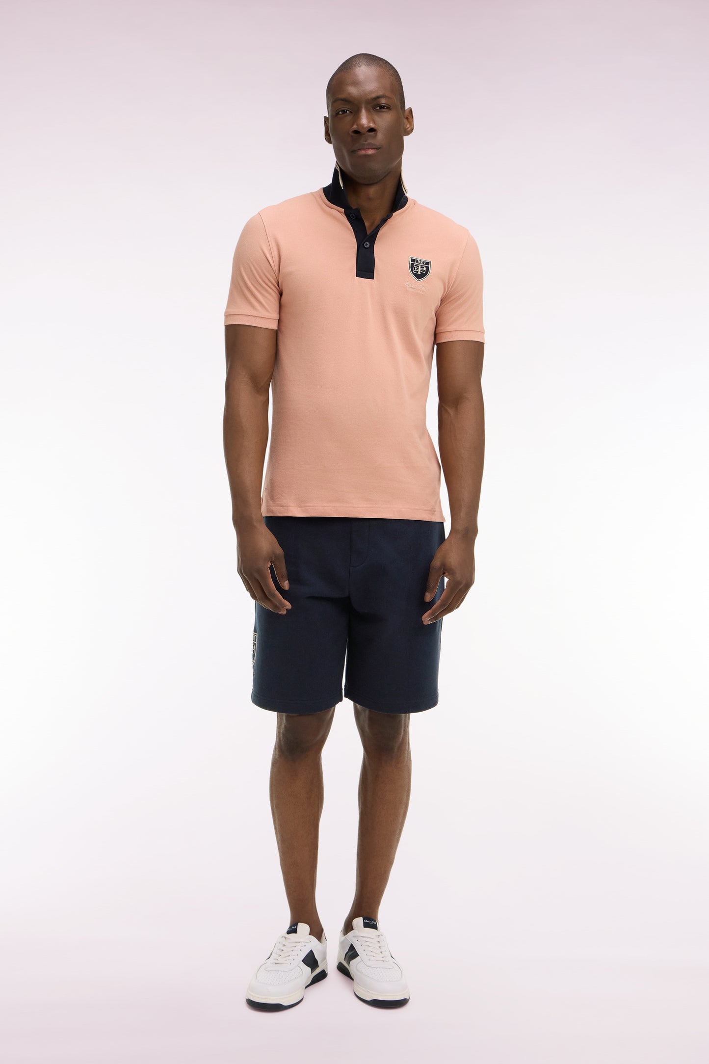 Short en molleton coton marine écusson brodé