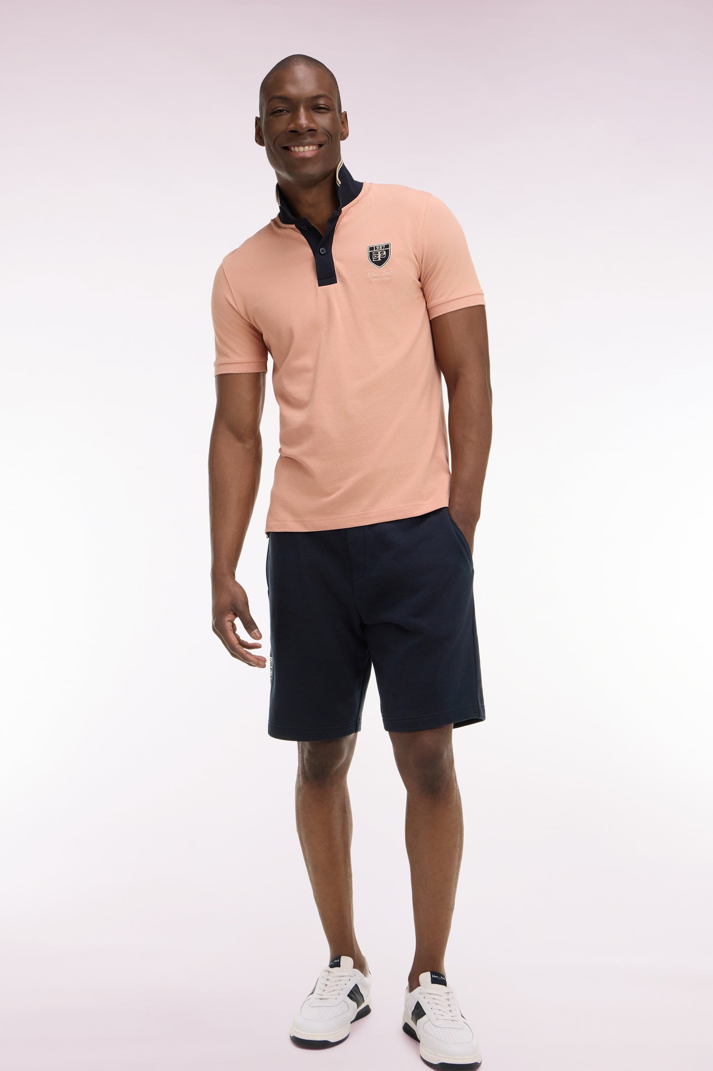 Short en molleton coton marine écusson brodé