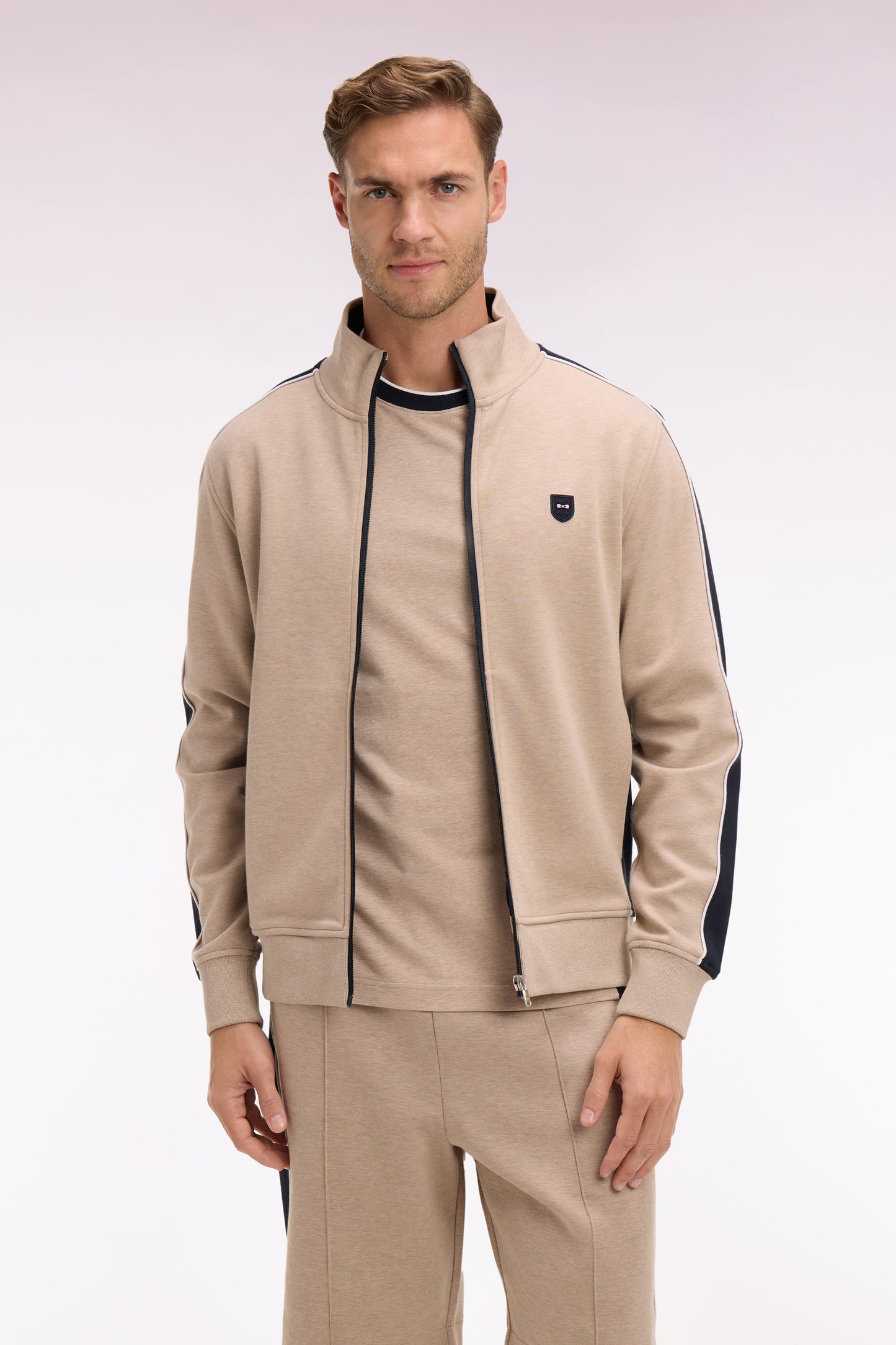 Sweatshirt zippé en interlock beige à découpes contrastées