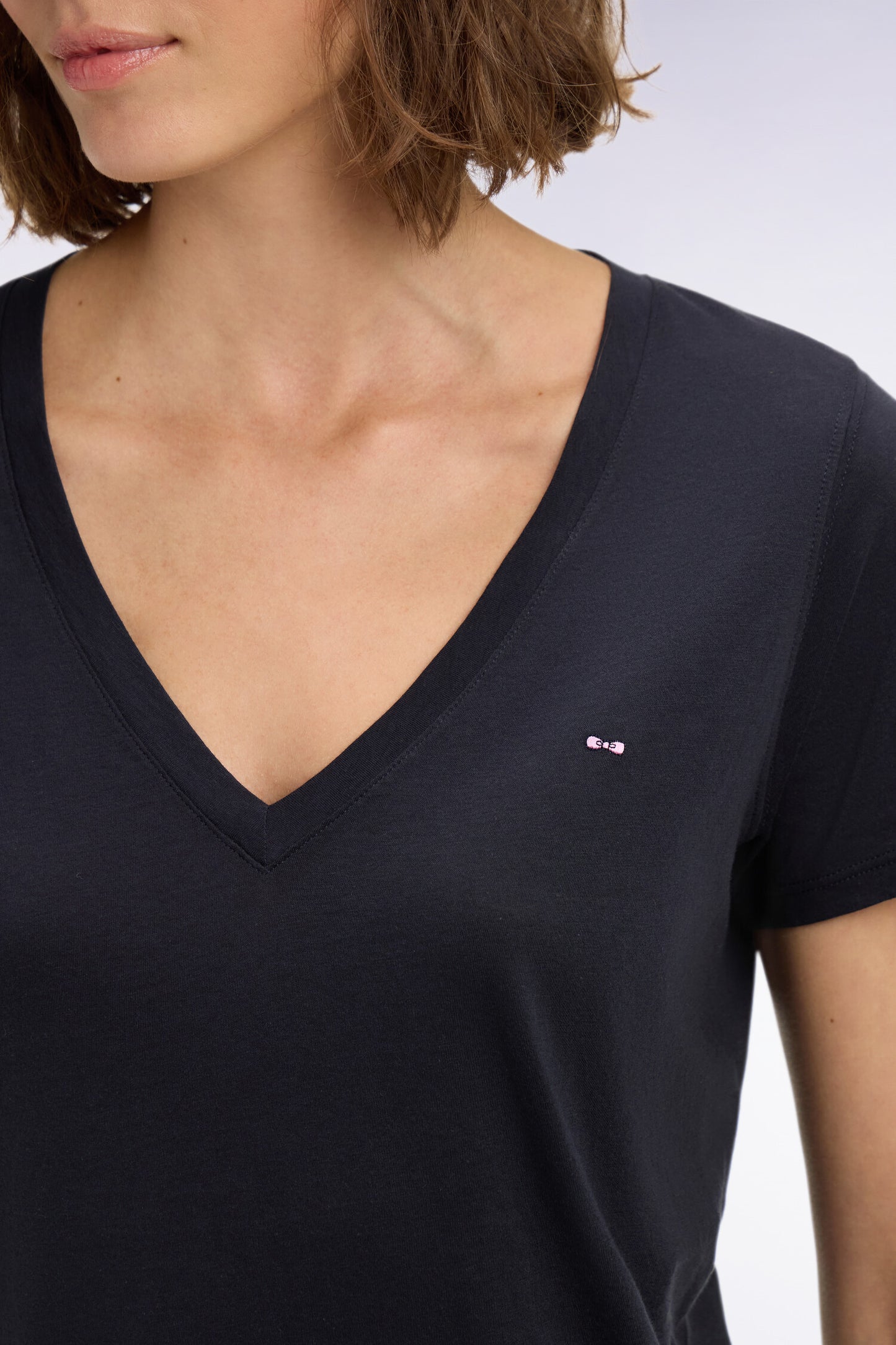 T-shirt à manches courtes col V en coton Pima marine coupe regular