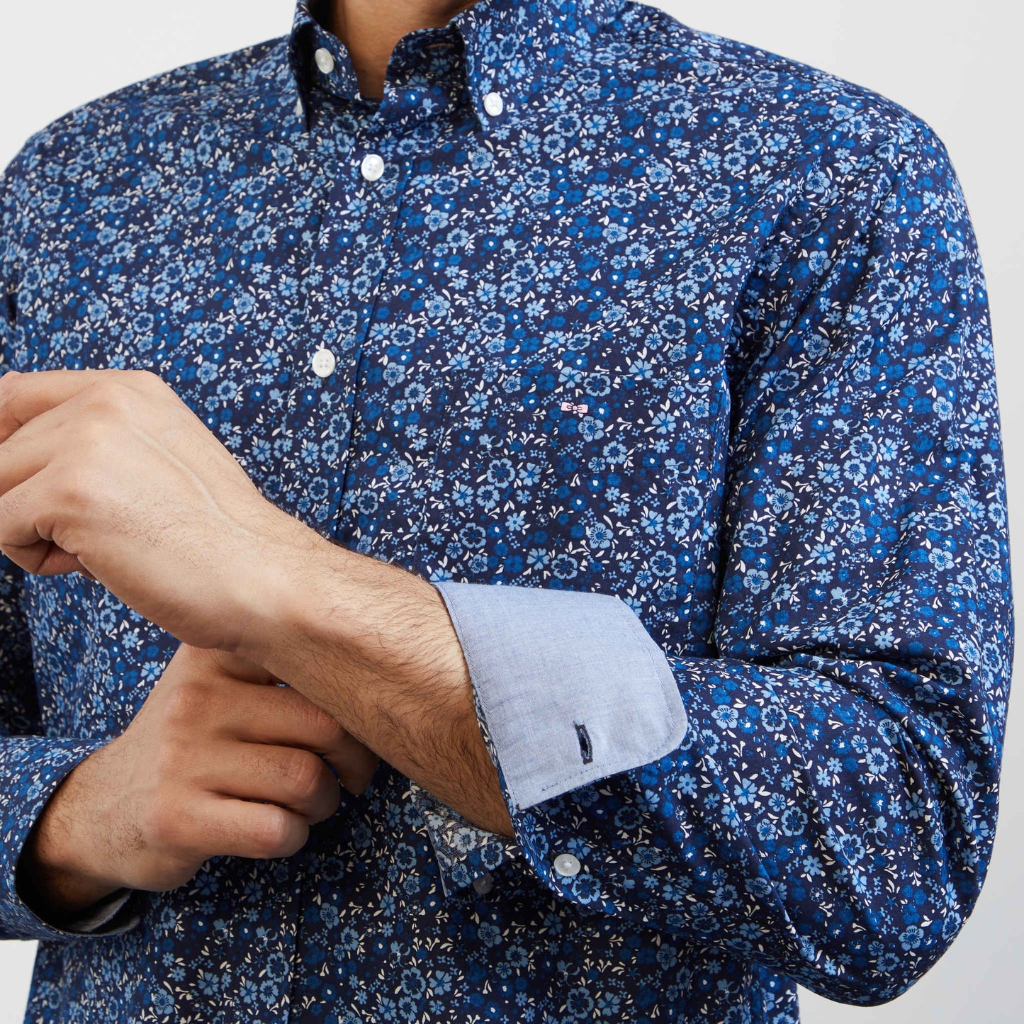 Chemise bleue imprimé exclusif fleuri