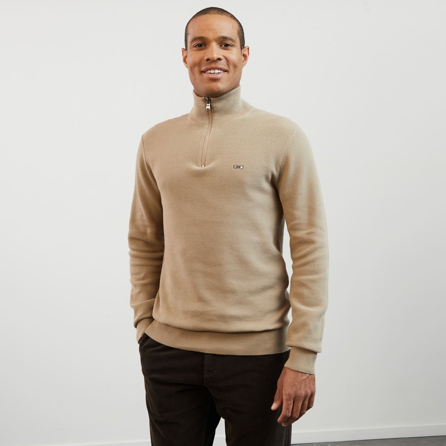 Beige zip-neck jumper in decorative cable knit