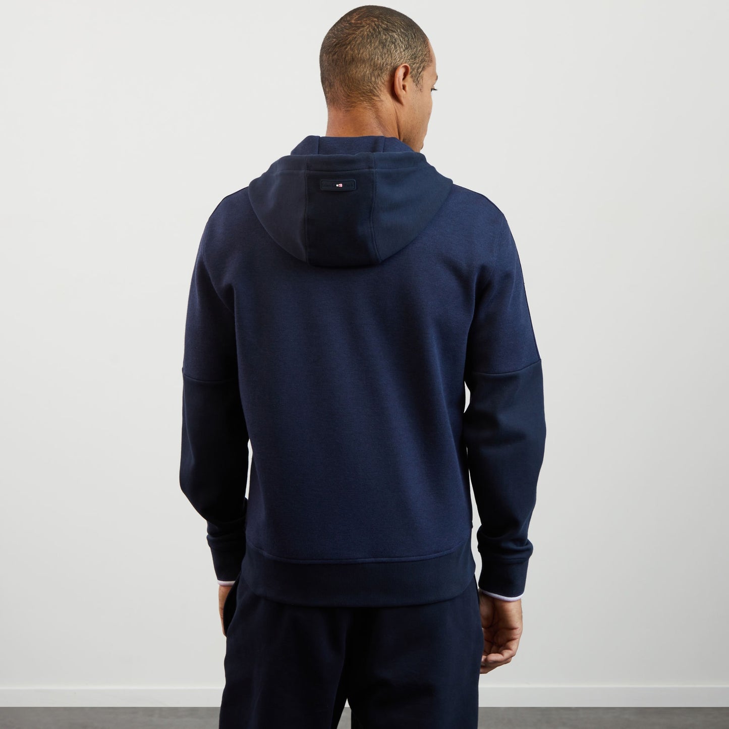 Sweat bleu foncé bimatière à détails tricolores