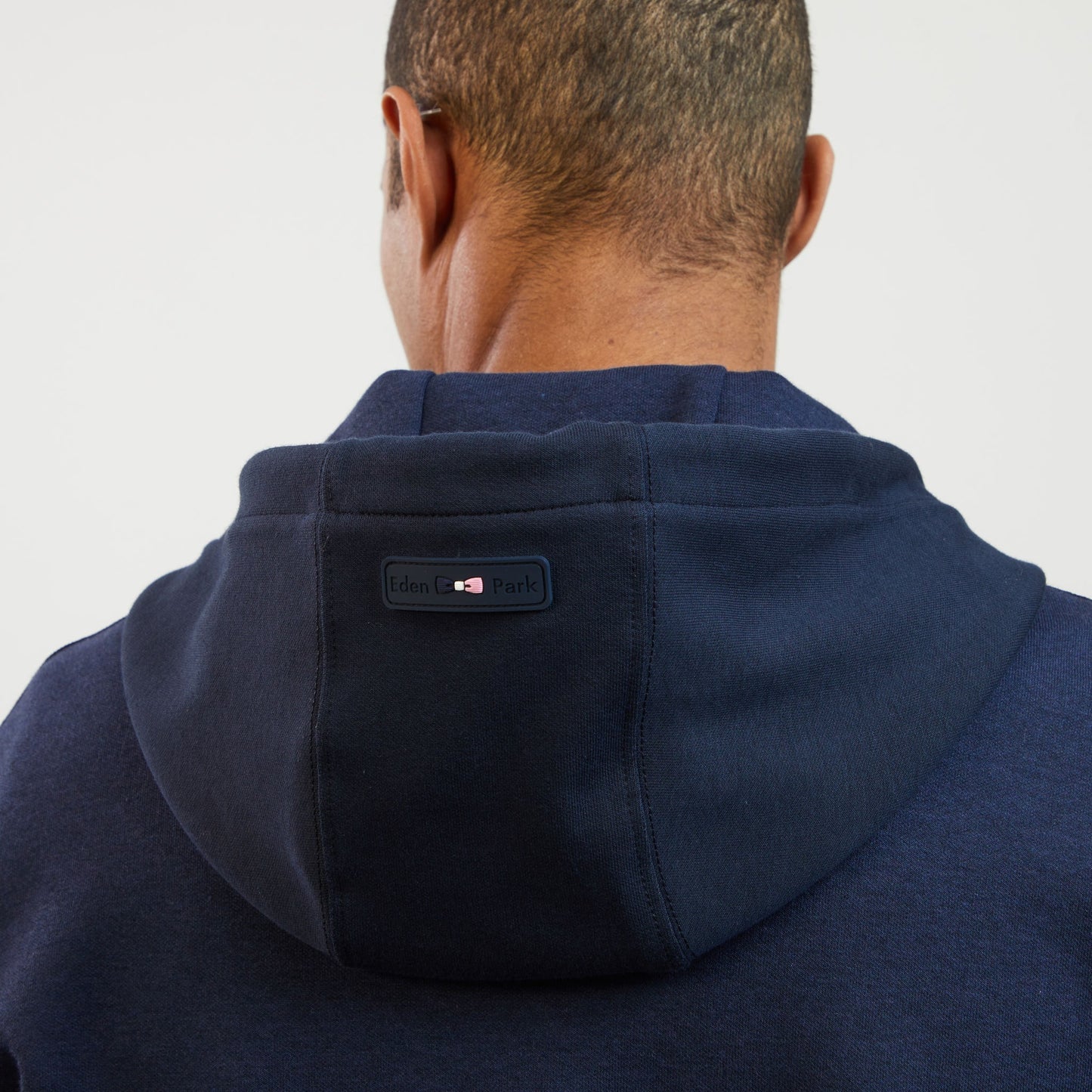 Sweat bleu foncé bimatière à détails tricolores