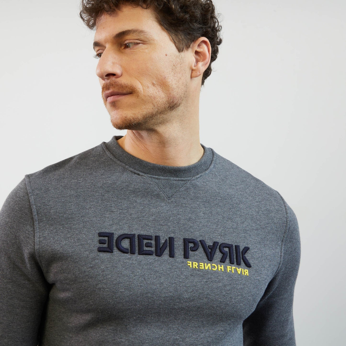 Grey round-neck sweatshirt