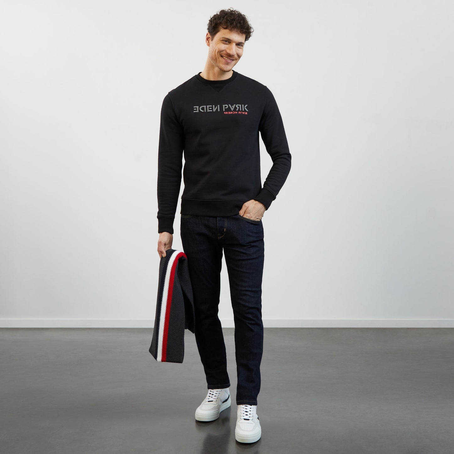 Sweat noir col rond