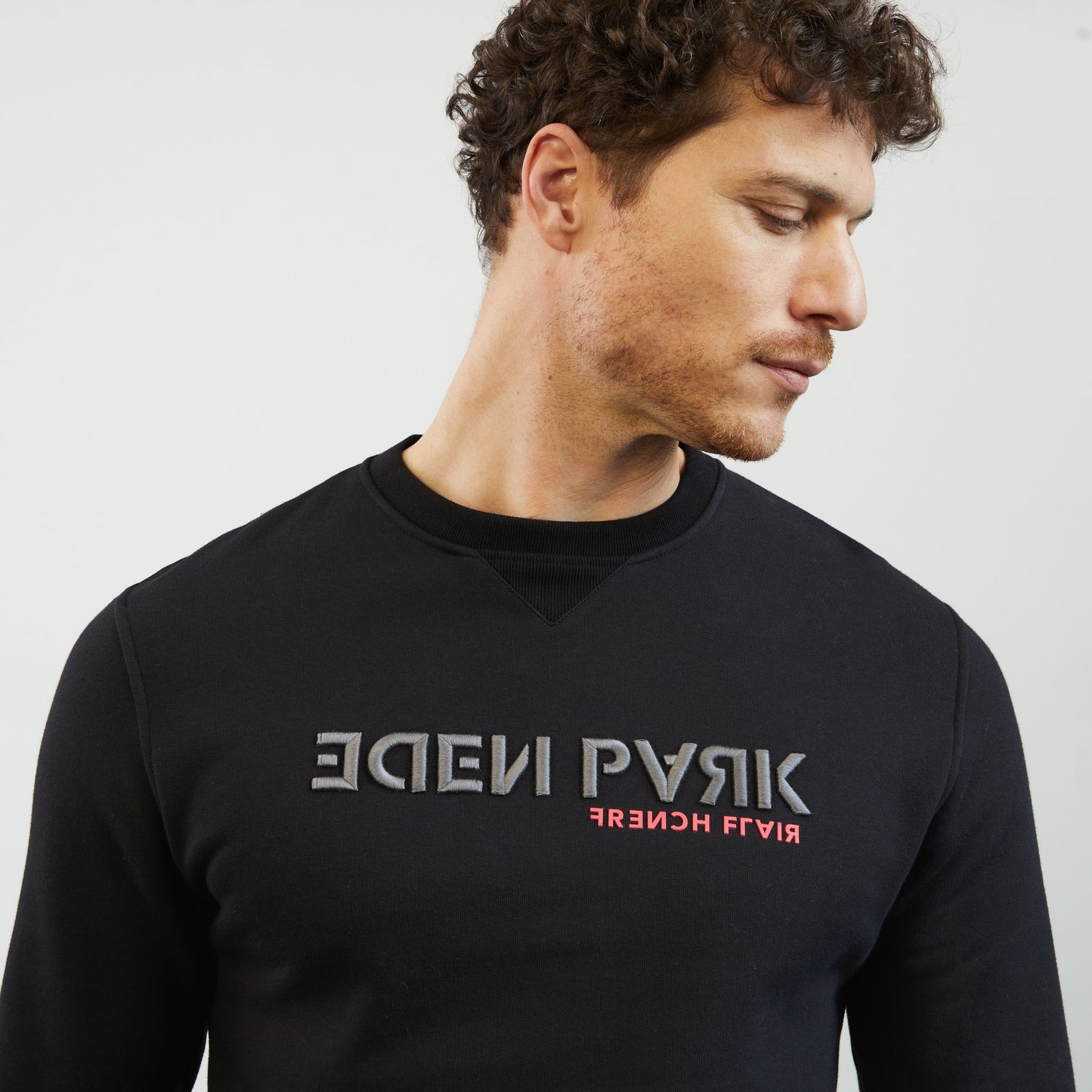 Sweat noir col rond