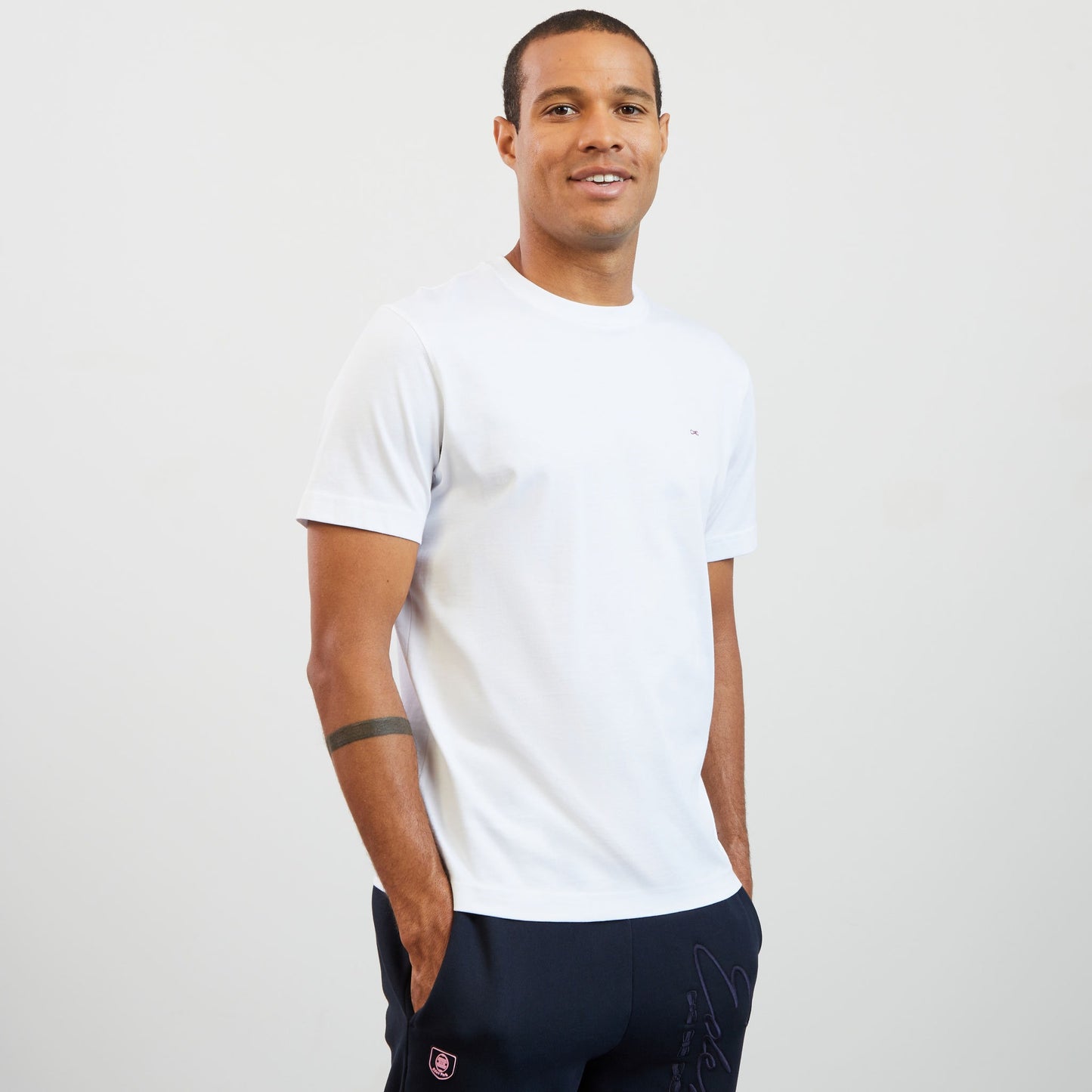 T-shirt blanc à broderie nœud dos