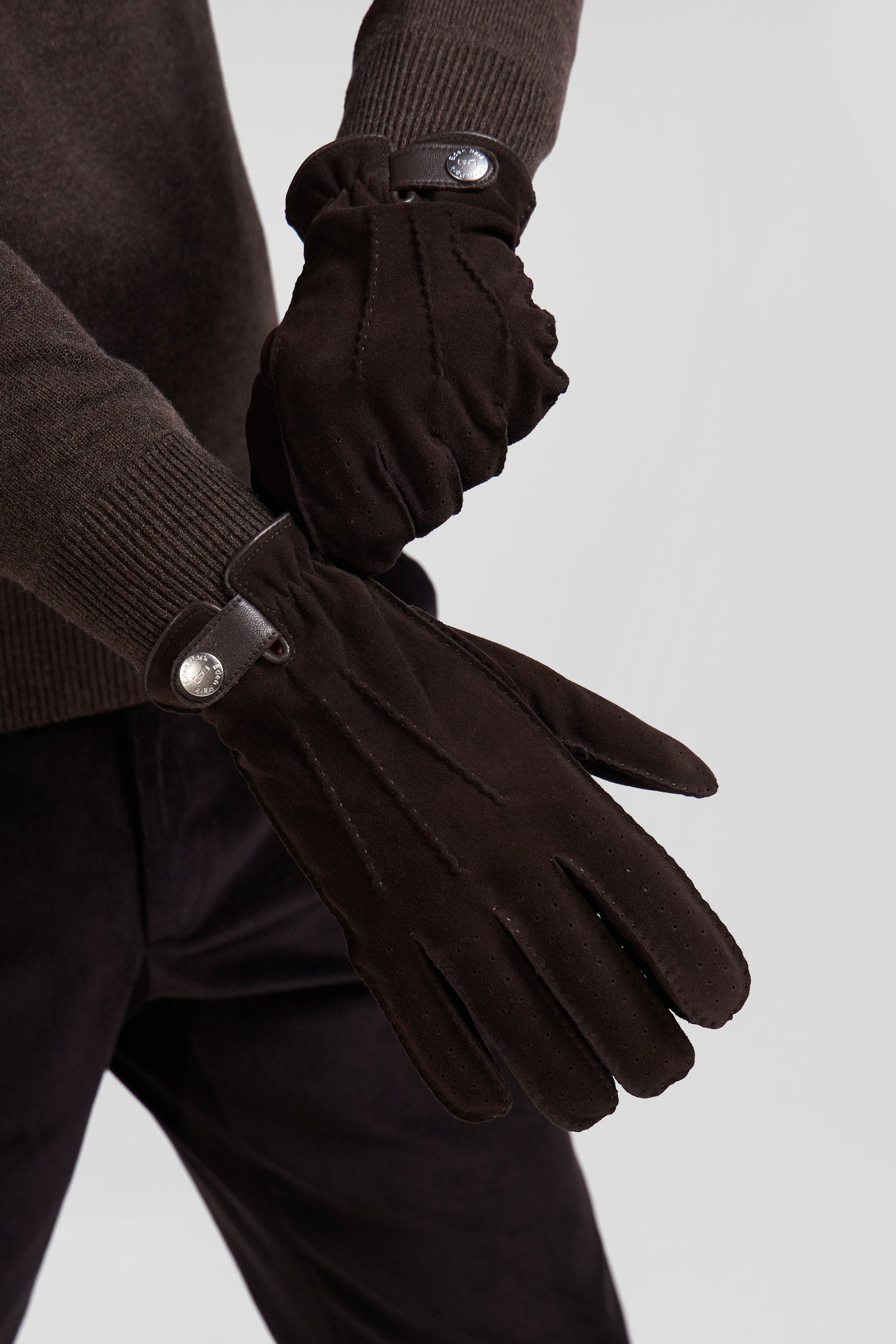 Paire de gants en cuir marron