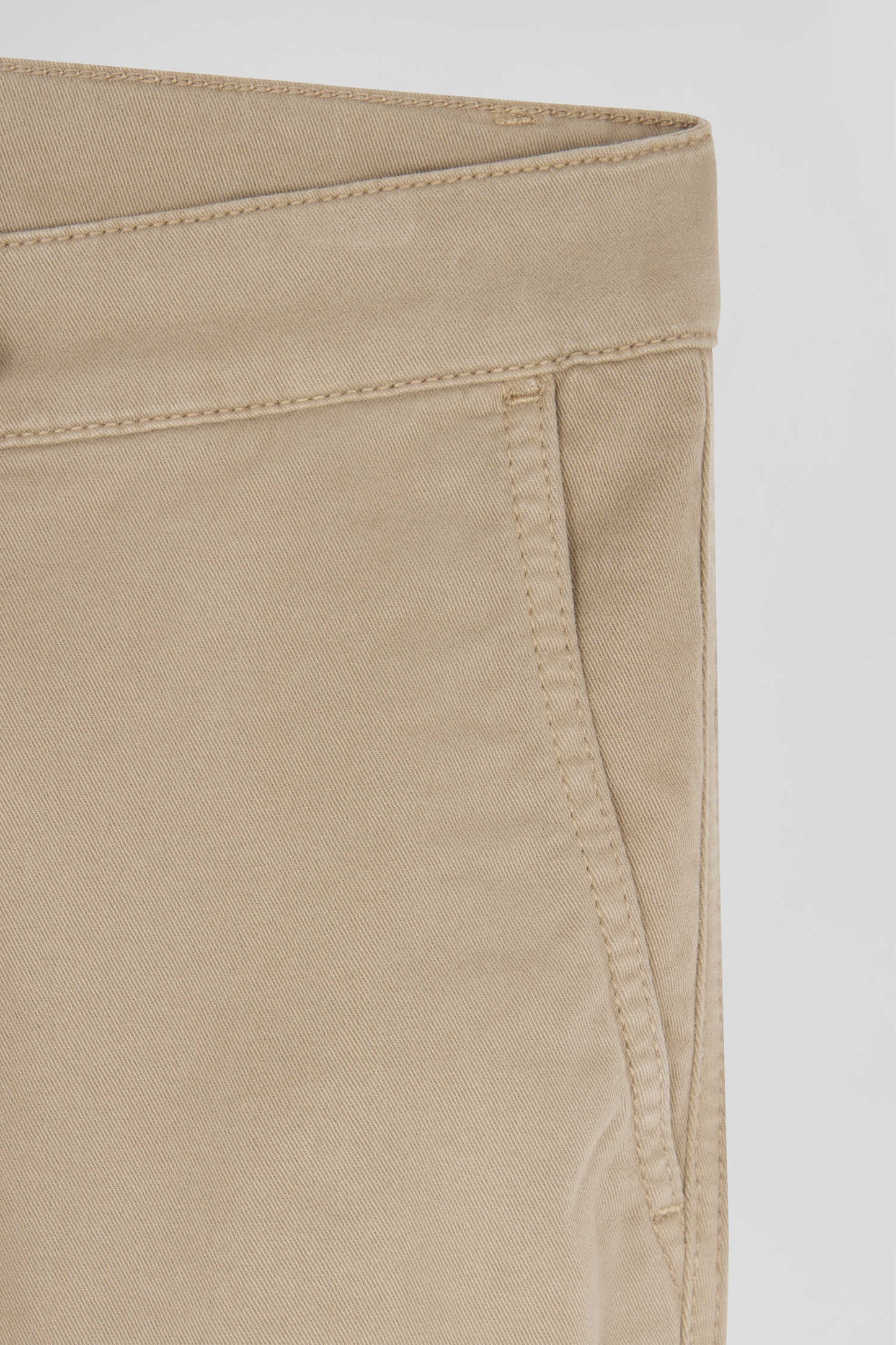 Pantalon chino beige en gabardine de coton stretch coupe Regular