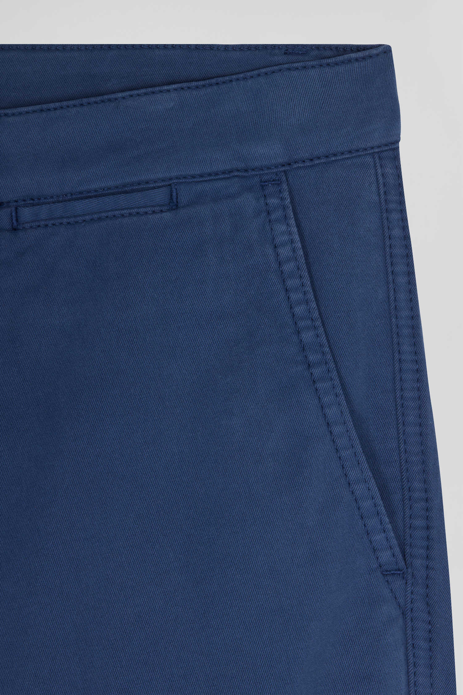 Pantalon chino bleu en gabardine de coton stretch coupe Regular