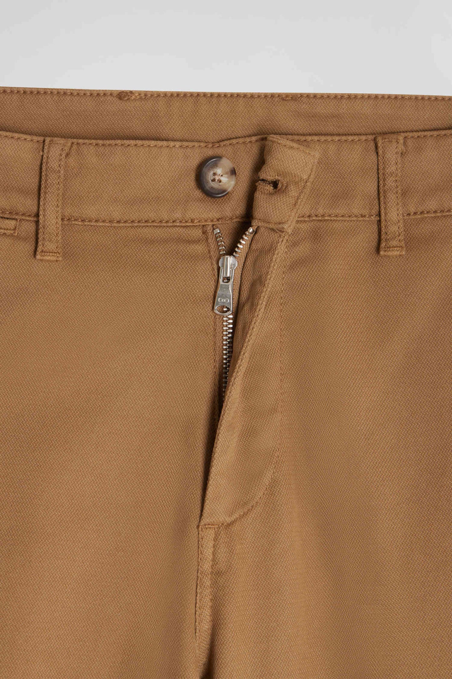 Pantalon chino en piqué de coton stretch et modal beige coupe Regular