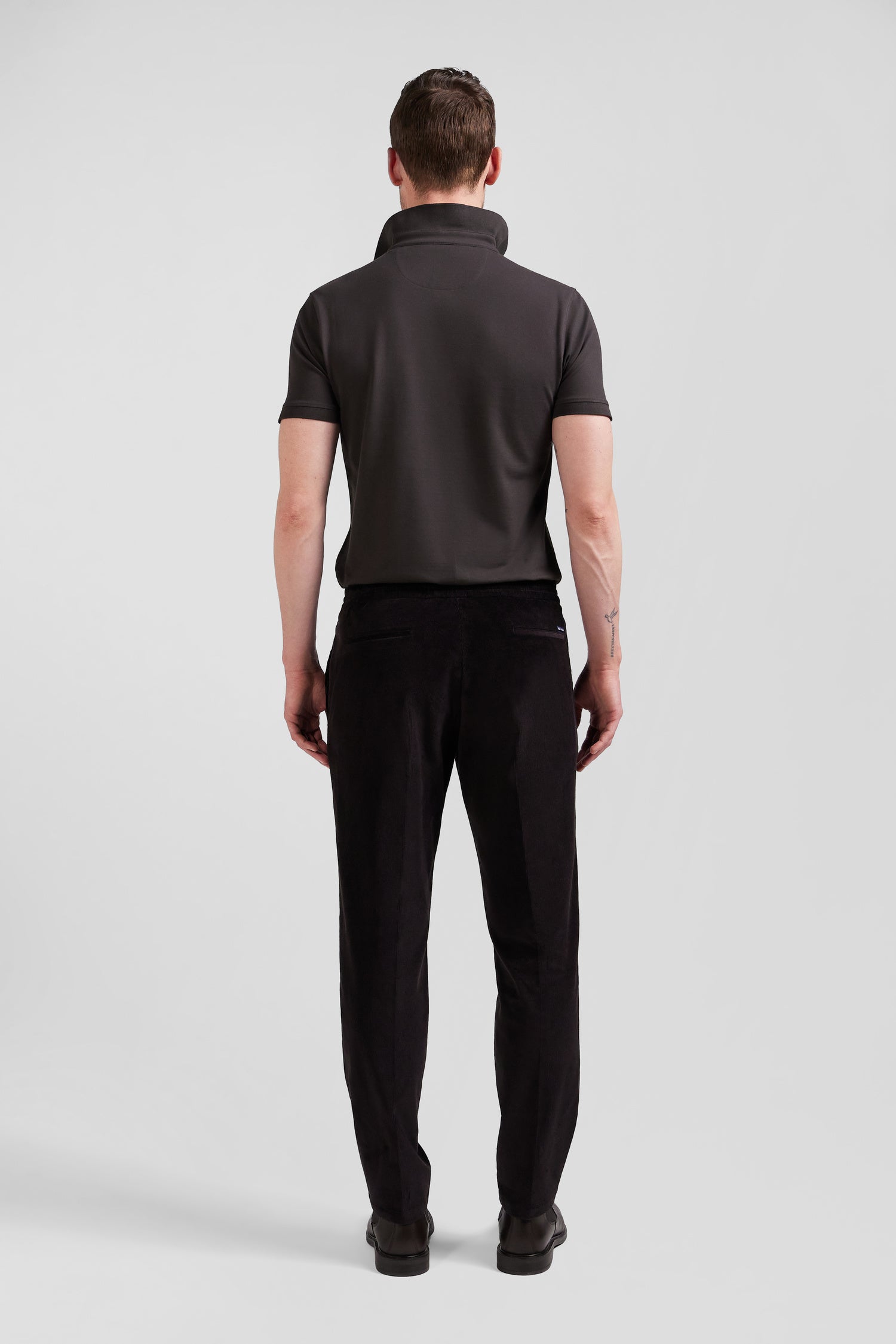 Pantalon en velours côtelé marron taille élastiquée coupe Modern