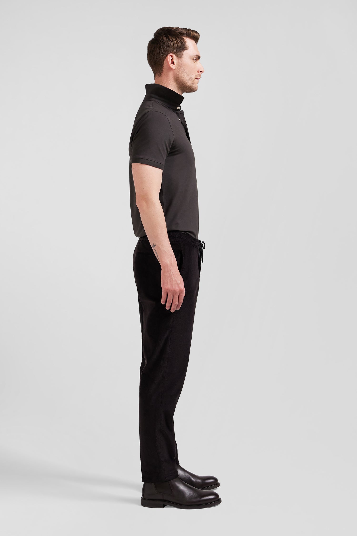 Pantalon en velours côtelé marron taille élastiquée coupe Modern