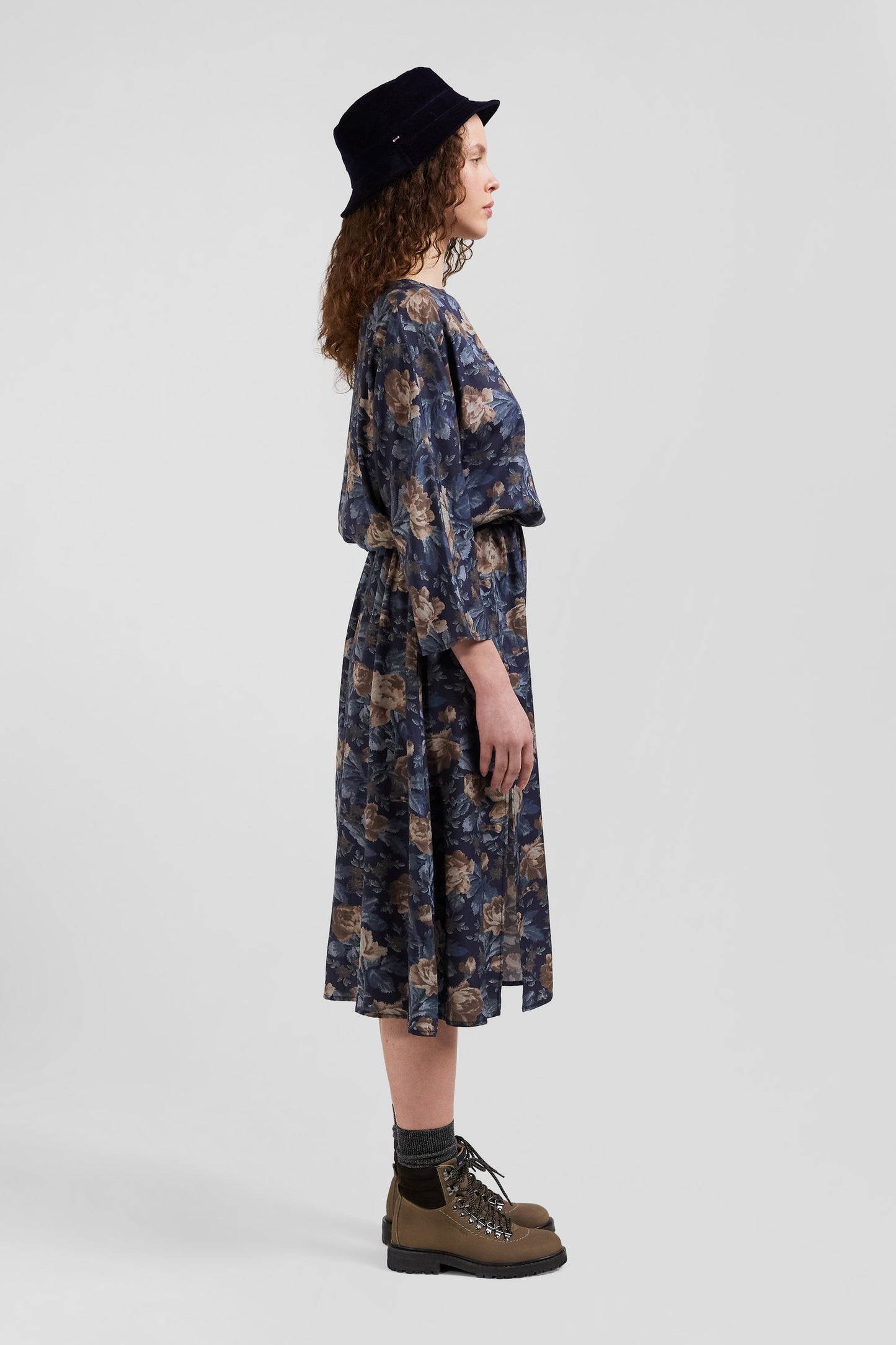 Robe en lyocell bleu marine manches longues à imprimé floral