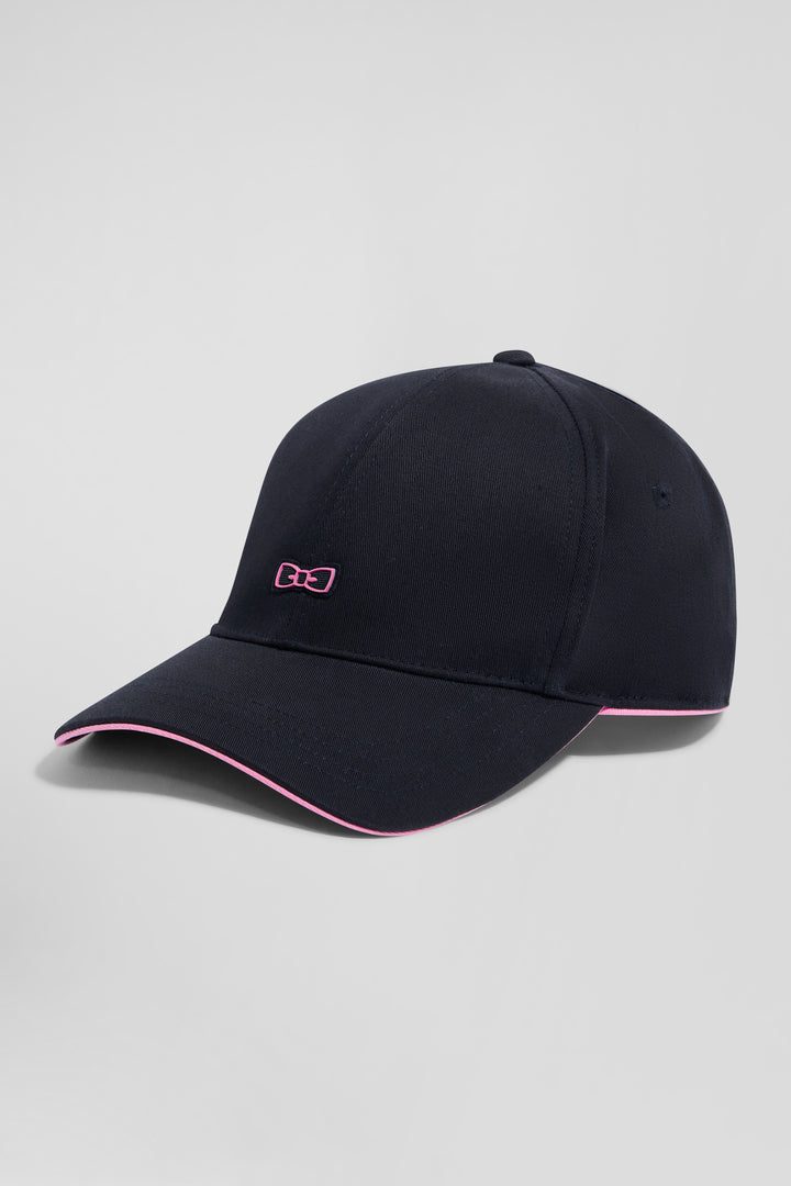 Casquette en coton bleu marine badge nœud papillon passepoil rose