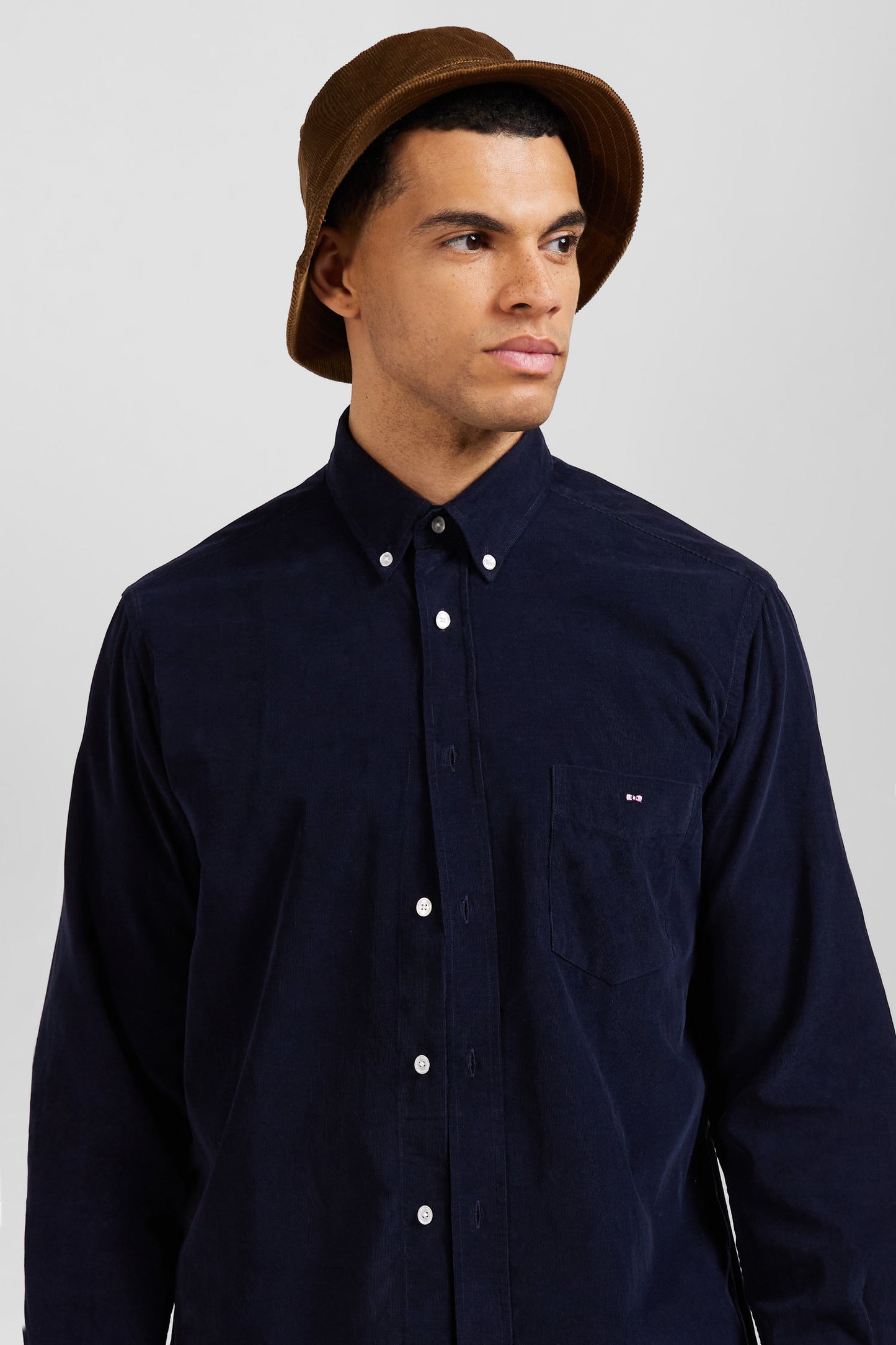 Navy corduroy shirt with button-down collar and regular-fit breast pocket