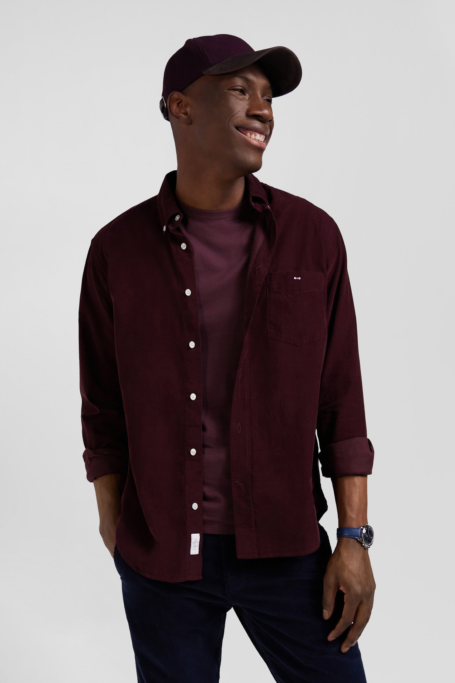 Regular plain burgundy cotton shirt with button-down collar and chest pocket