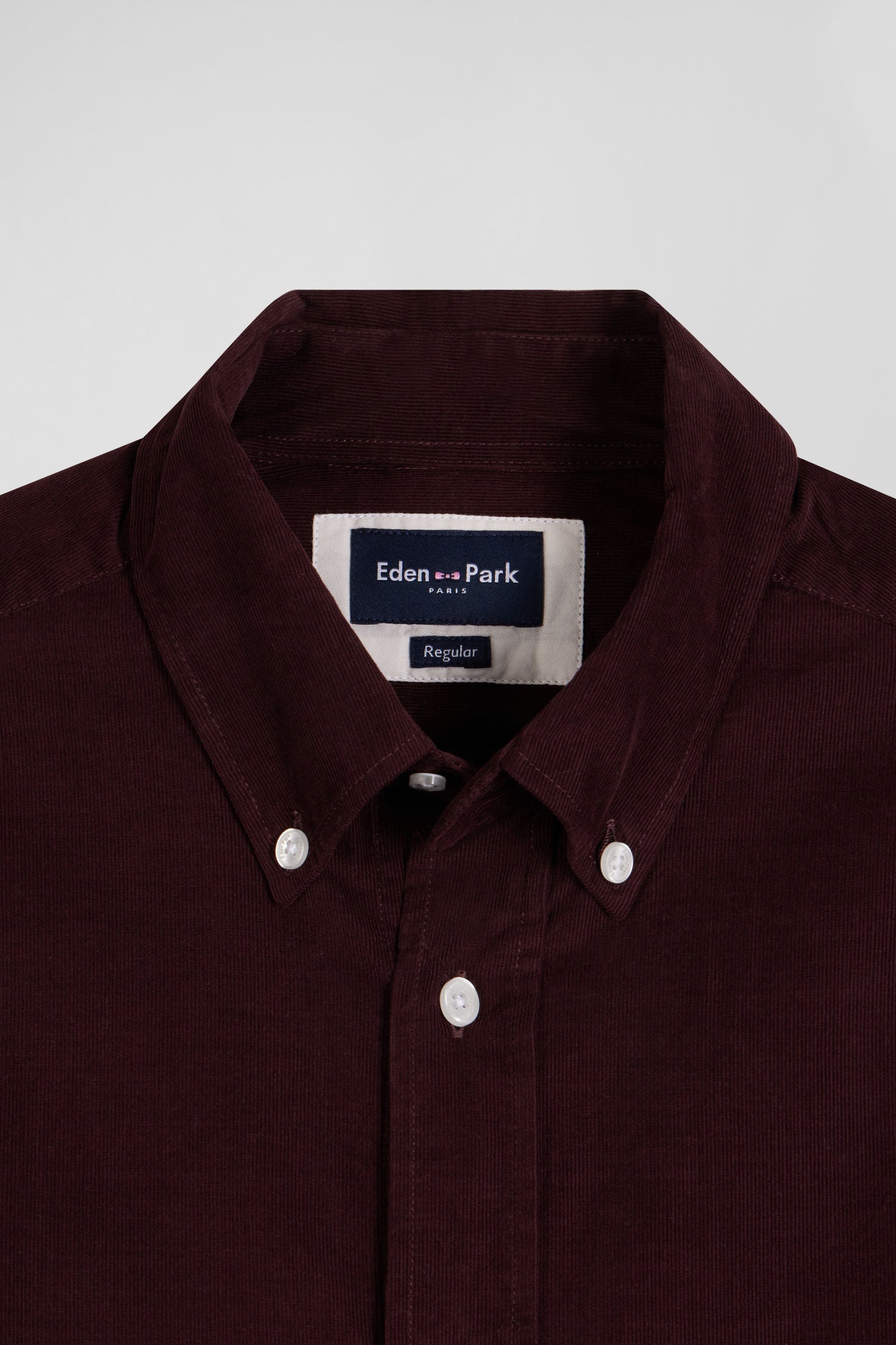 Regular plain burgundy cotton shirt with button-down collar and chest pocket